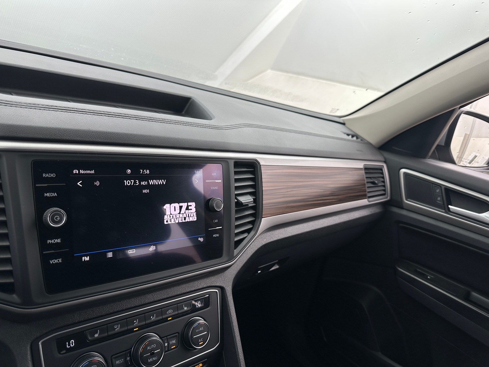 Thumbnail: 2021 Volkswagen Atlas - 3