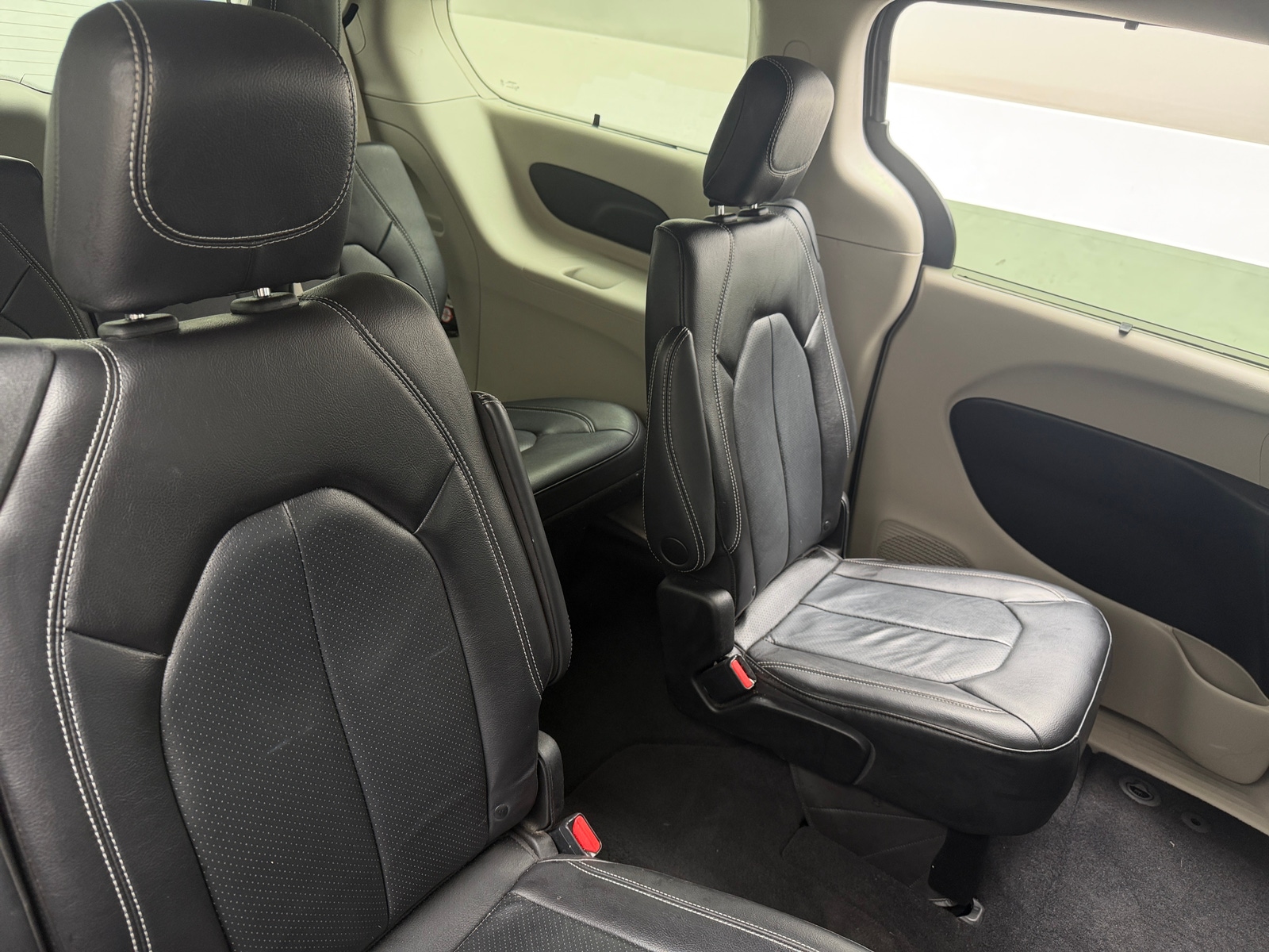 Thumbnail: 2022 Chrysler Pacifica - 5