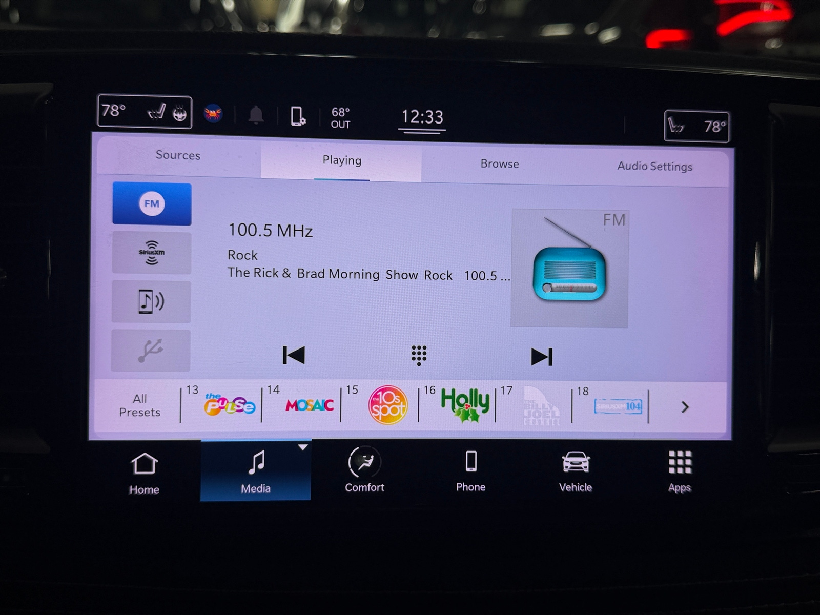 Thumbnail: 2022 Chrysler Pacifica - 3