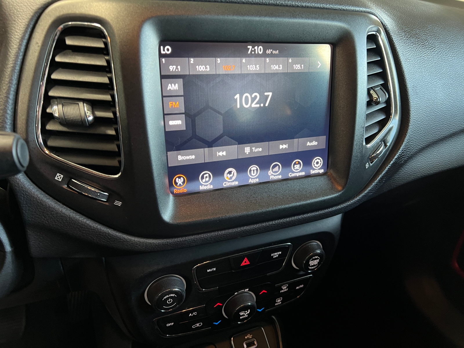 Thumbnail: 2017 Jeep Compass - 3