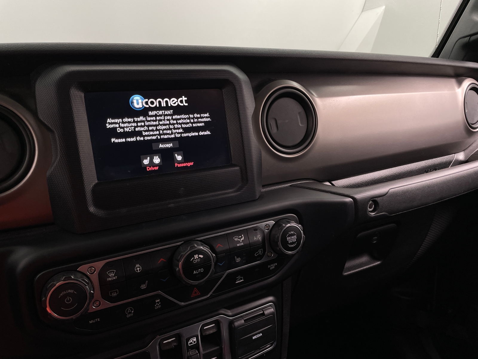 Thumbnail: 2020 Jeep Gladiator - 4
