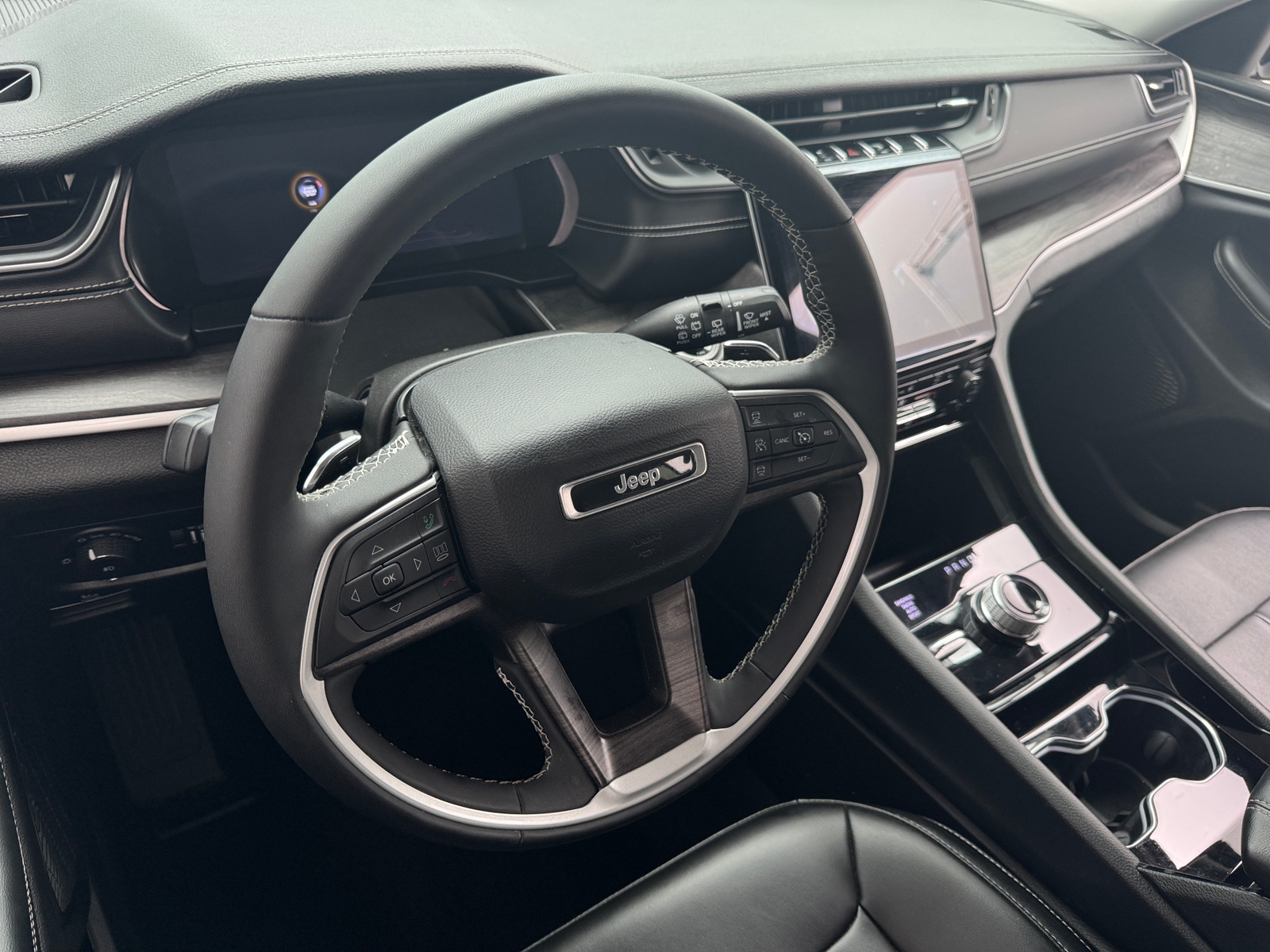 Thumbnail: 2023 Jeep Grand Cherokee L - 4