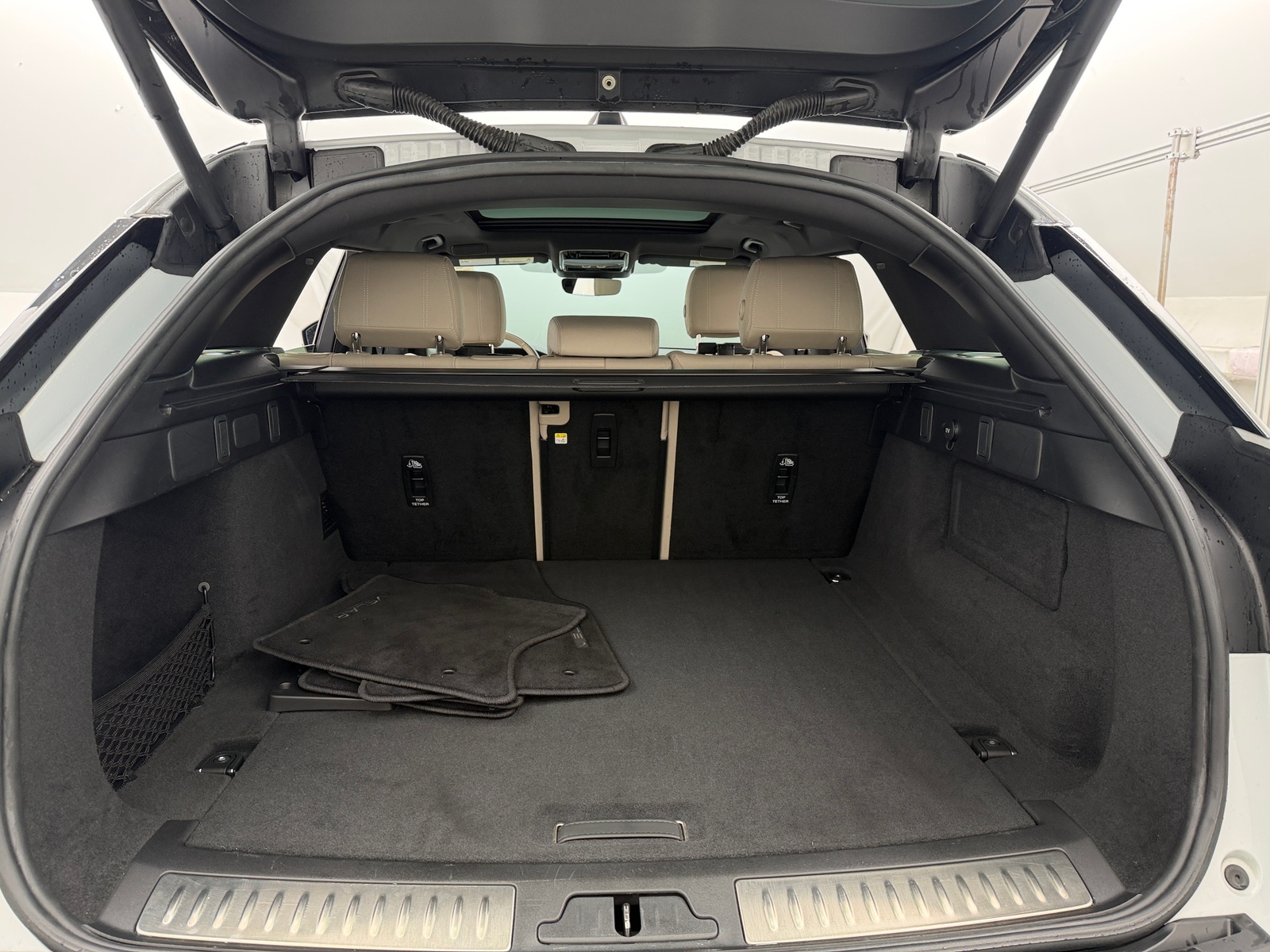 Thumbnail: 2021 Land Rover Range Rover Velar - 6