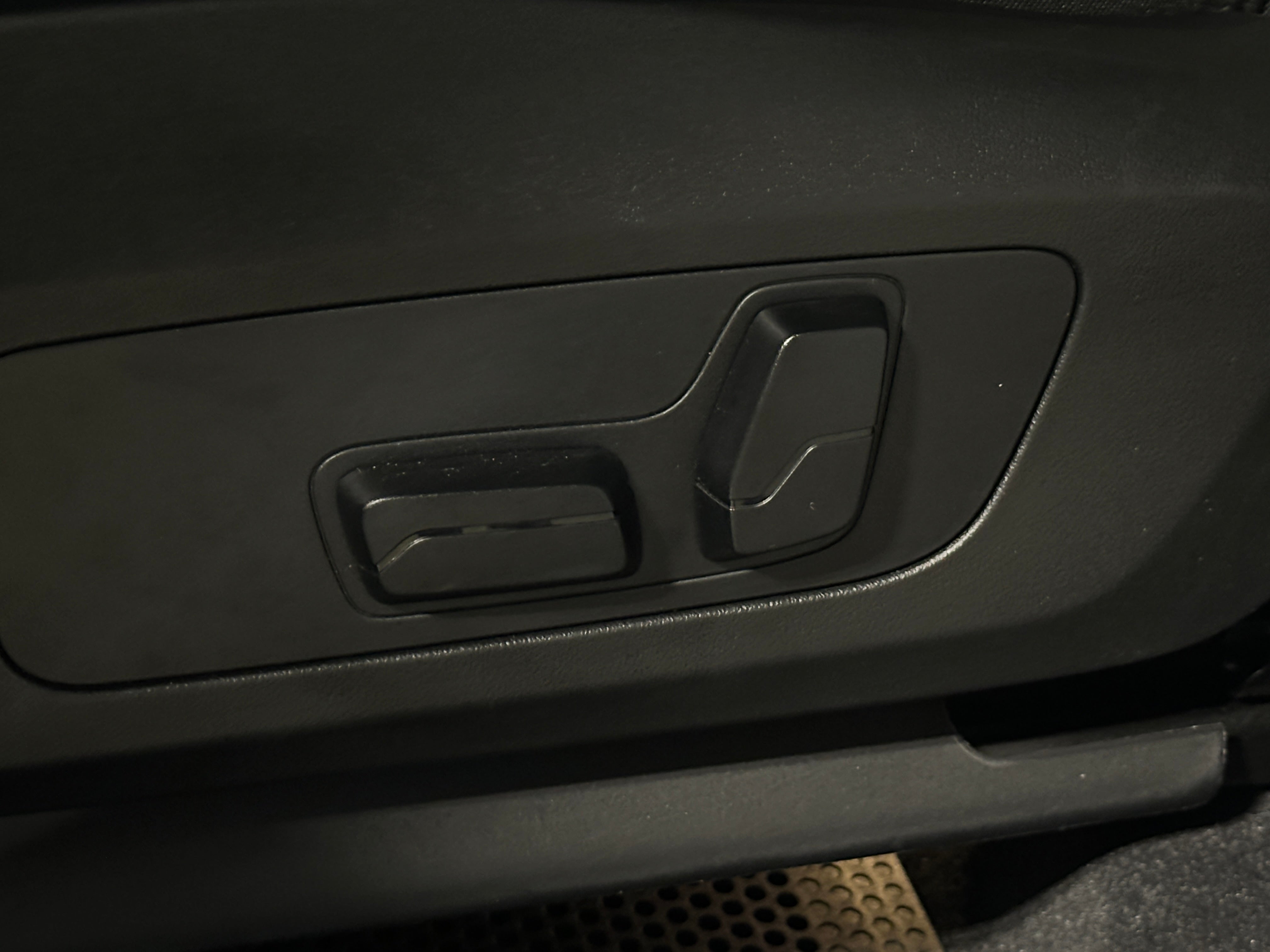 2026 BMW X1 28i - Photo 3
