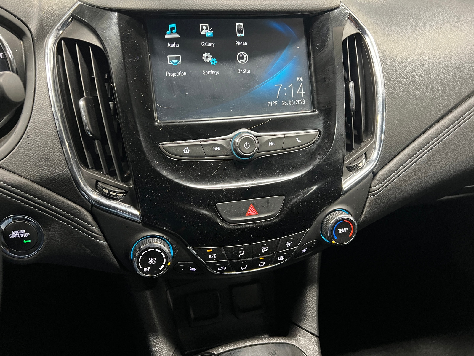 Thumbnail: 2017 Chevrolet Cruze - 3
