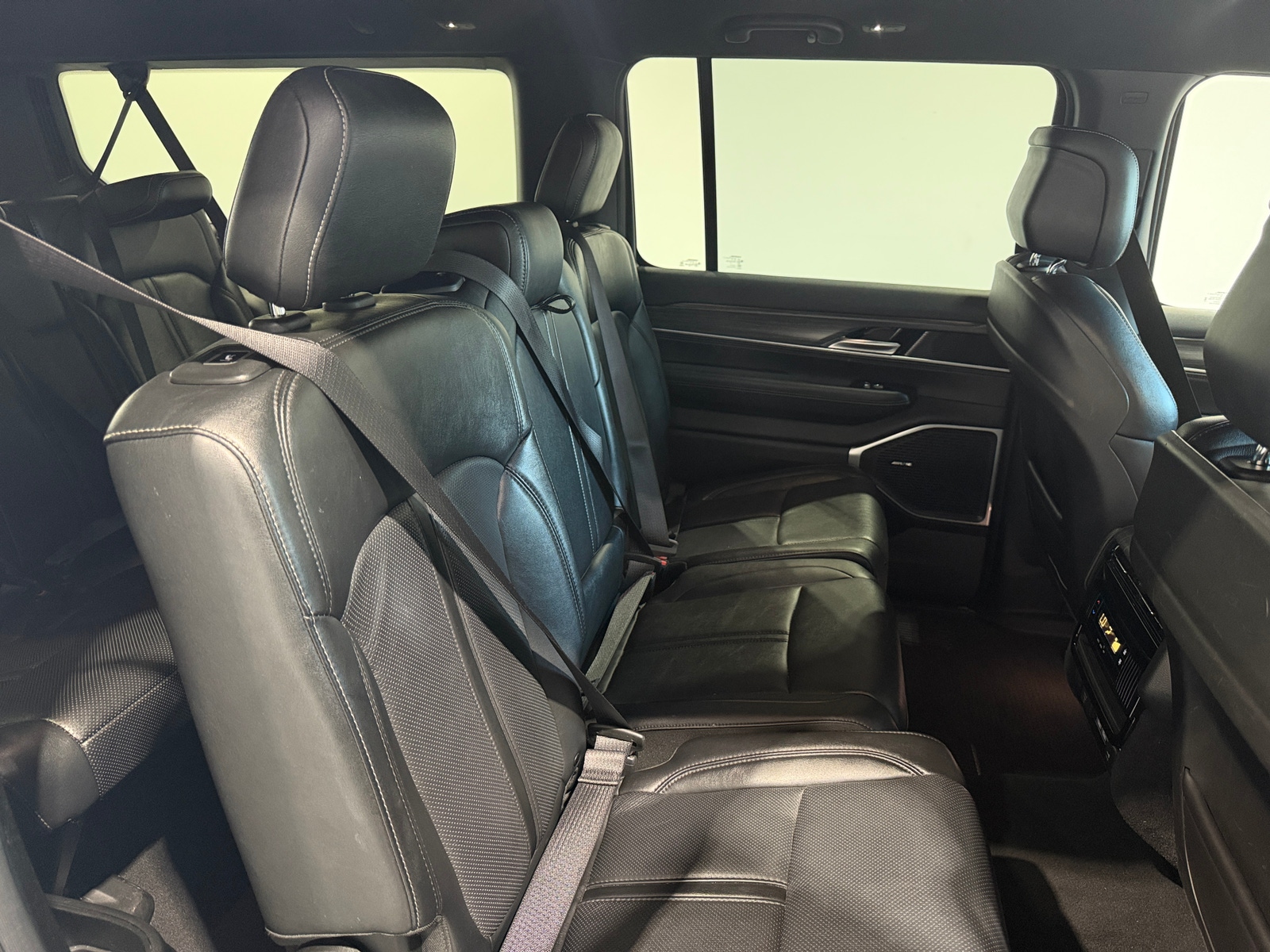 Thumbnail: 2023 Jeep Wagoneer - 5