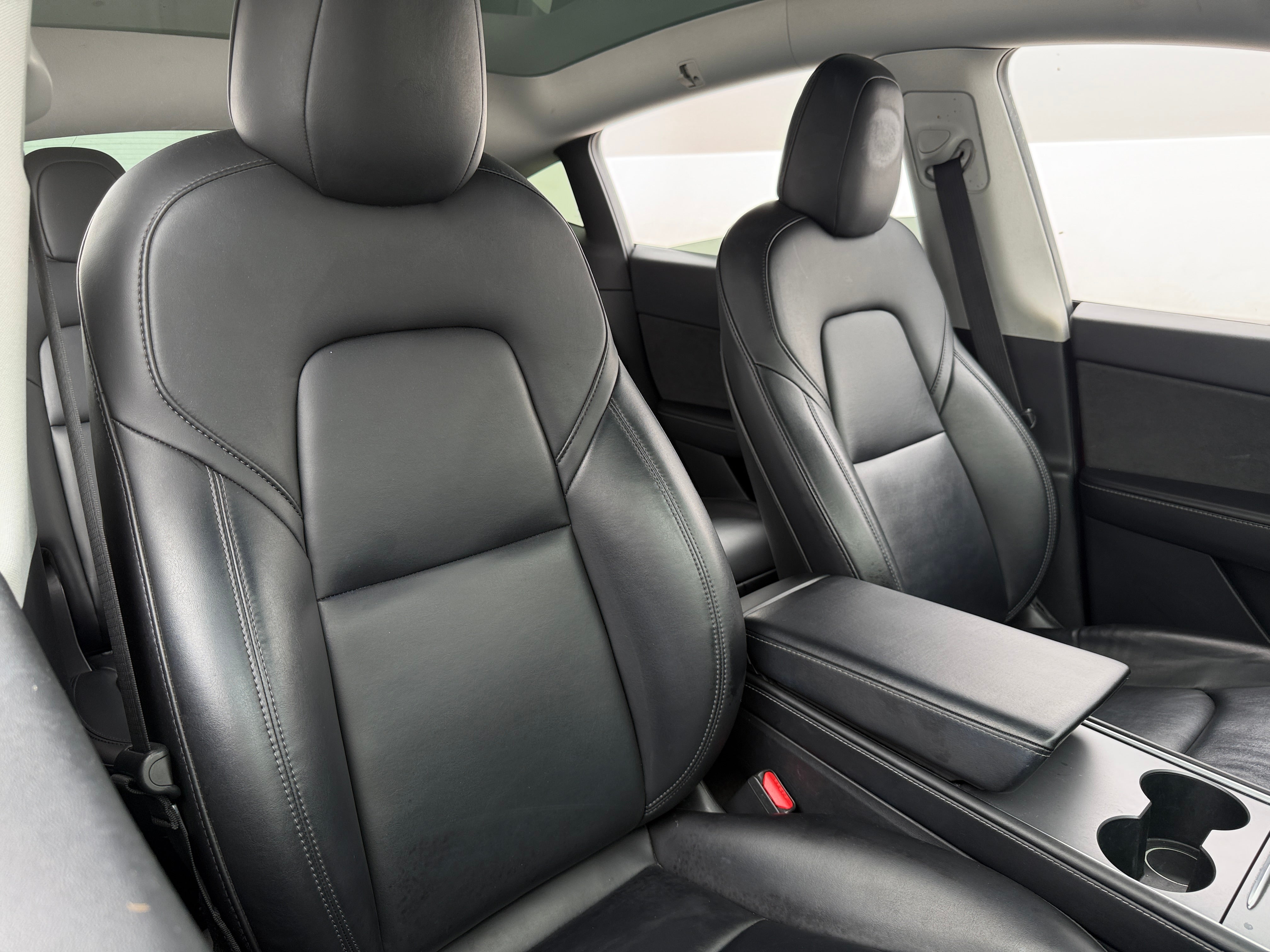 Used 2021 Tesla Model Y Long Range with VIN 5YJYGAEE6MF219108 for sale in Oak Creek, WI