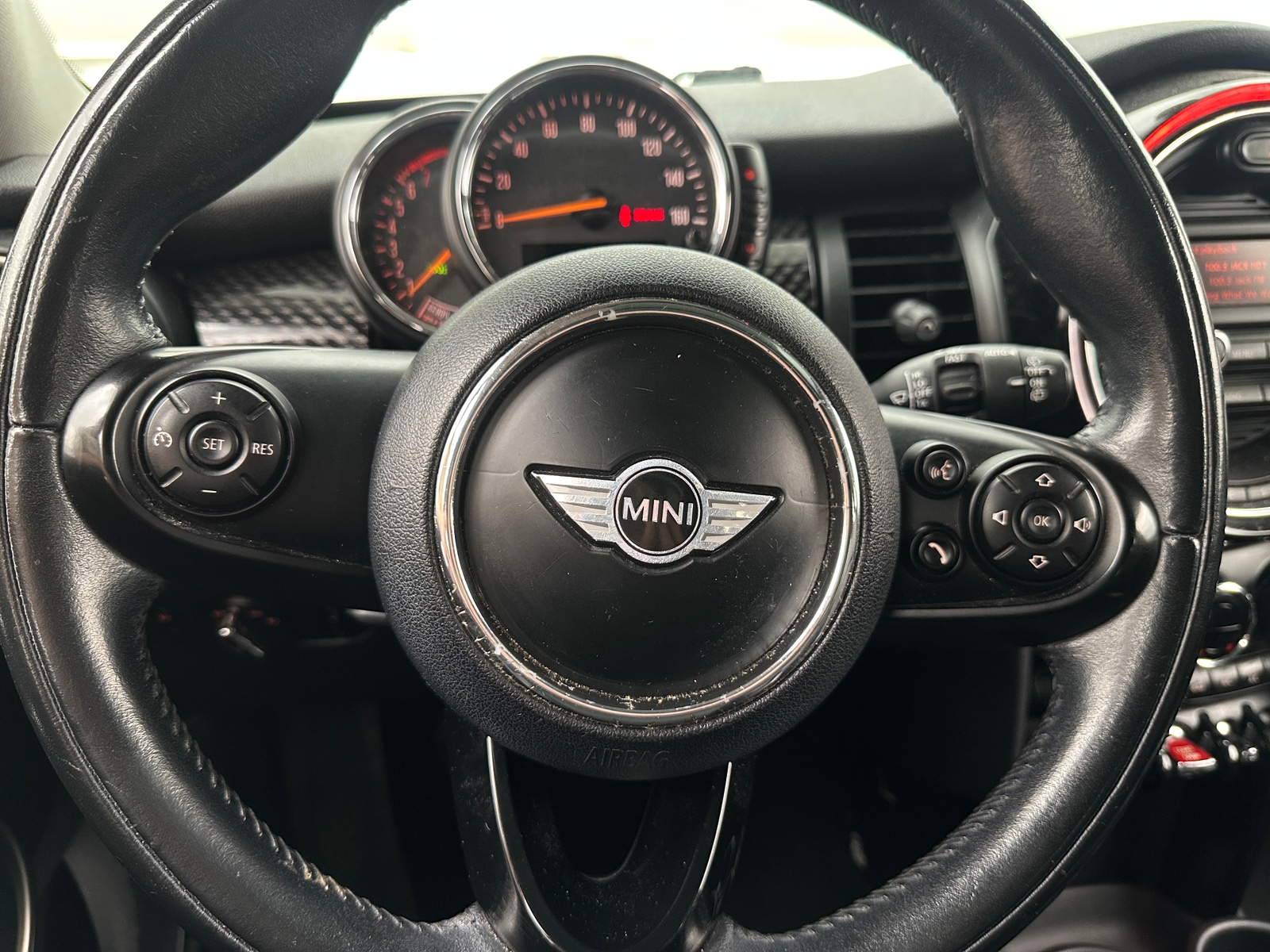 Thumbnail: 2015 MINI Cooper Hardtop - 4