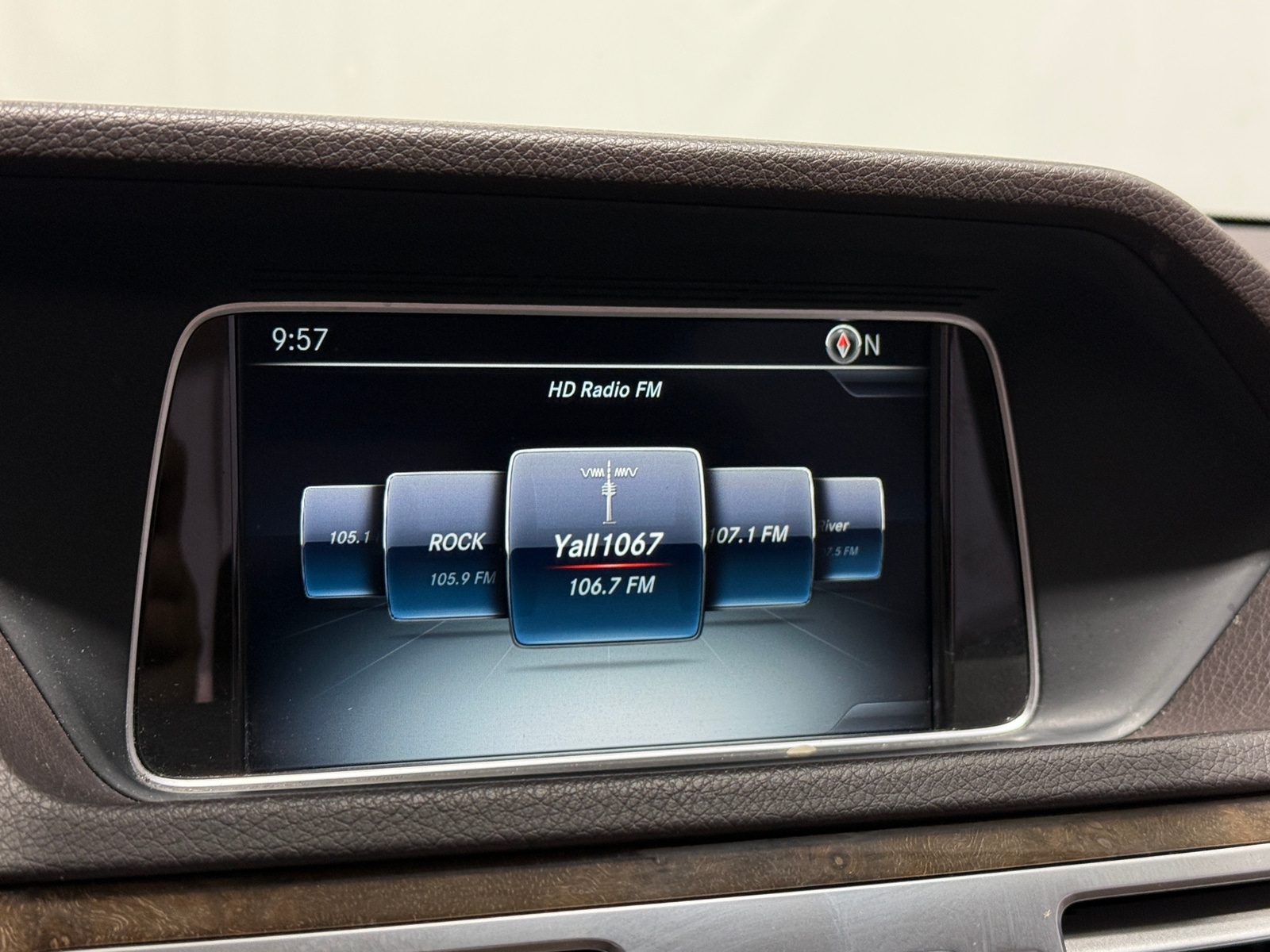 Thumbnail: 2016 Mercedes-Benz E-Class - 3
