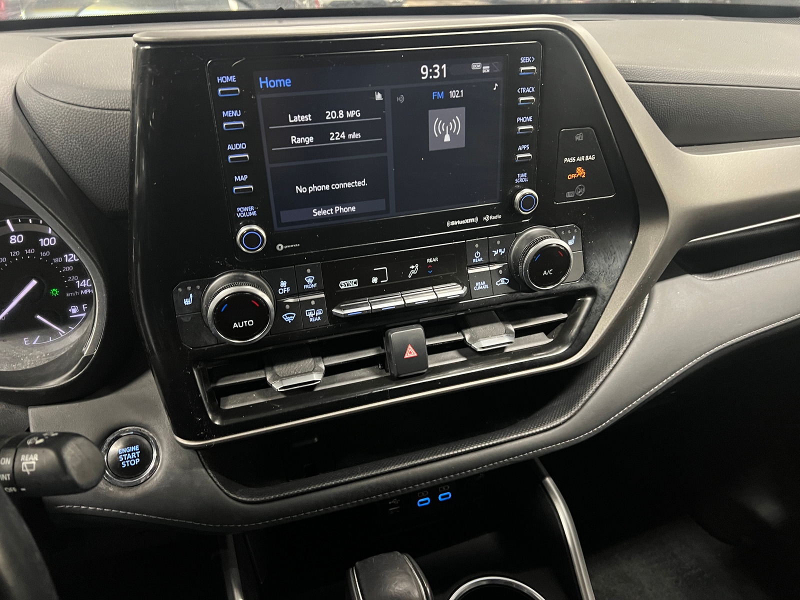 Thumbnail: 2022 Toyota Highlander - 3