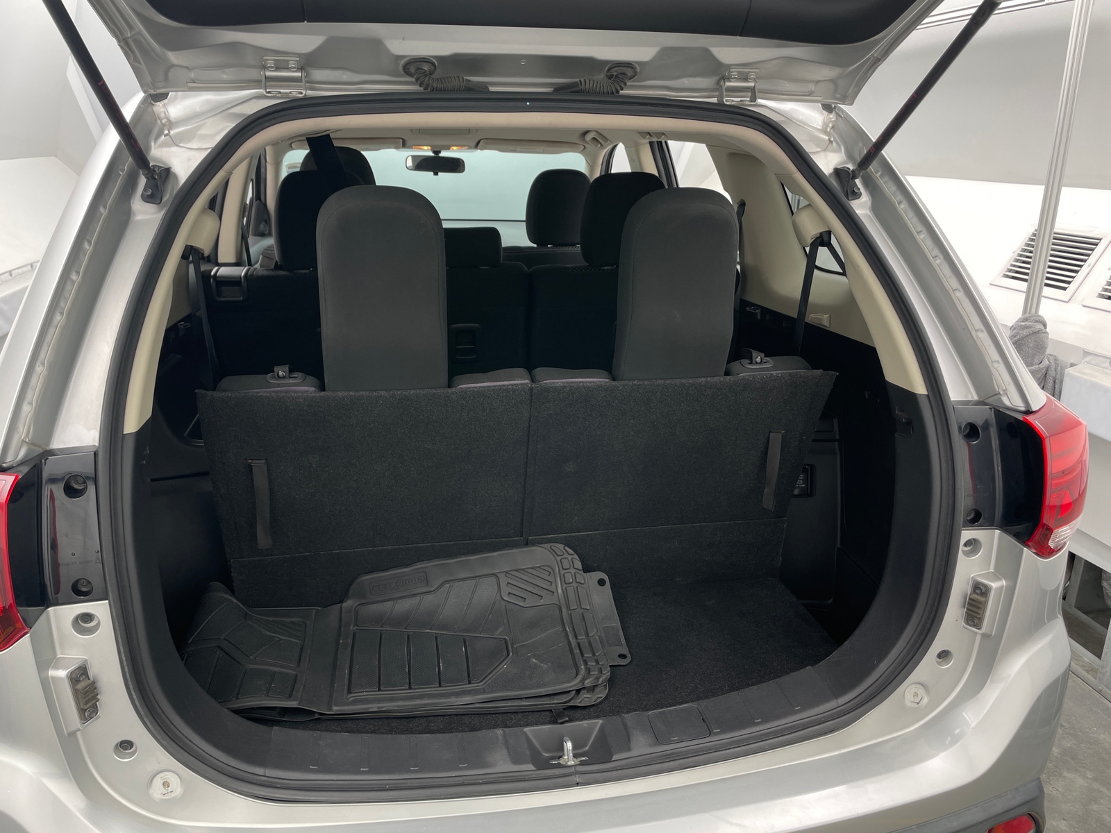 Thumbnail: 2018 Mitsubishi Outlander - 7