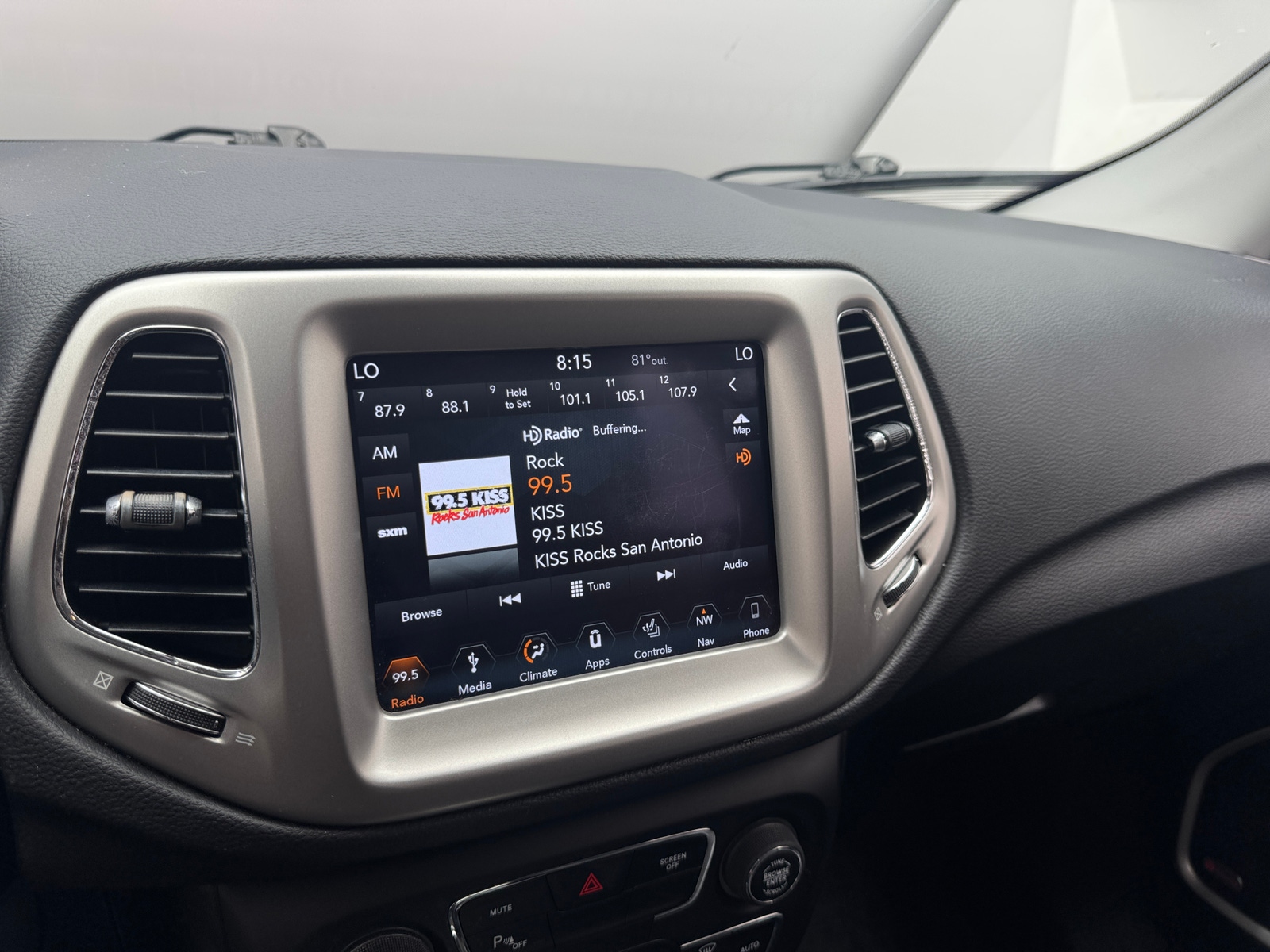 Thumbnail: 2019 Jeep Compass - 3