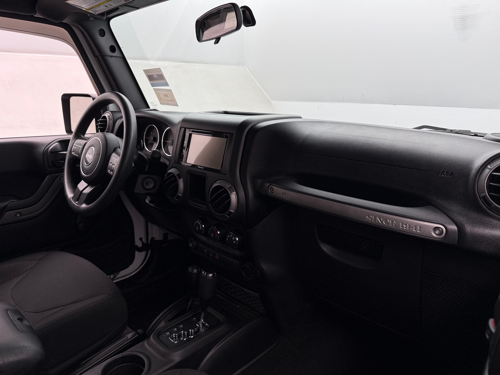 Thumbnail: 2015 Jeep Wrangler - 3