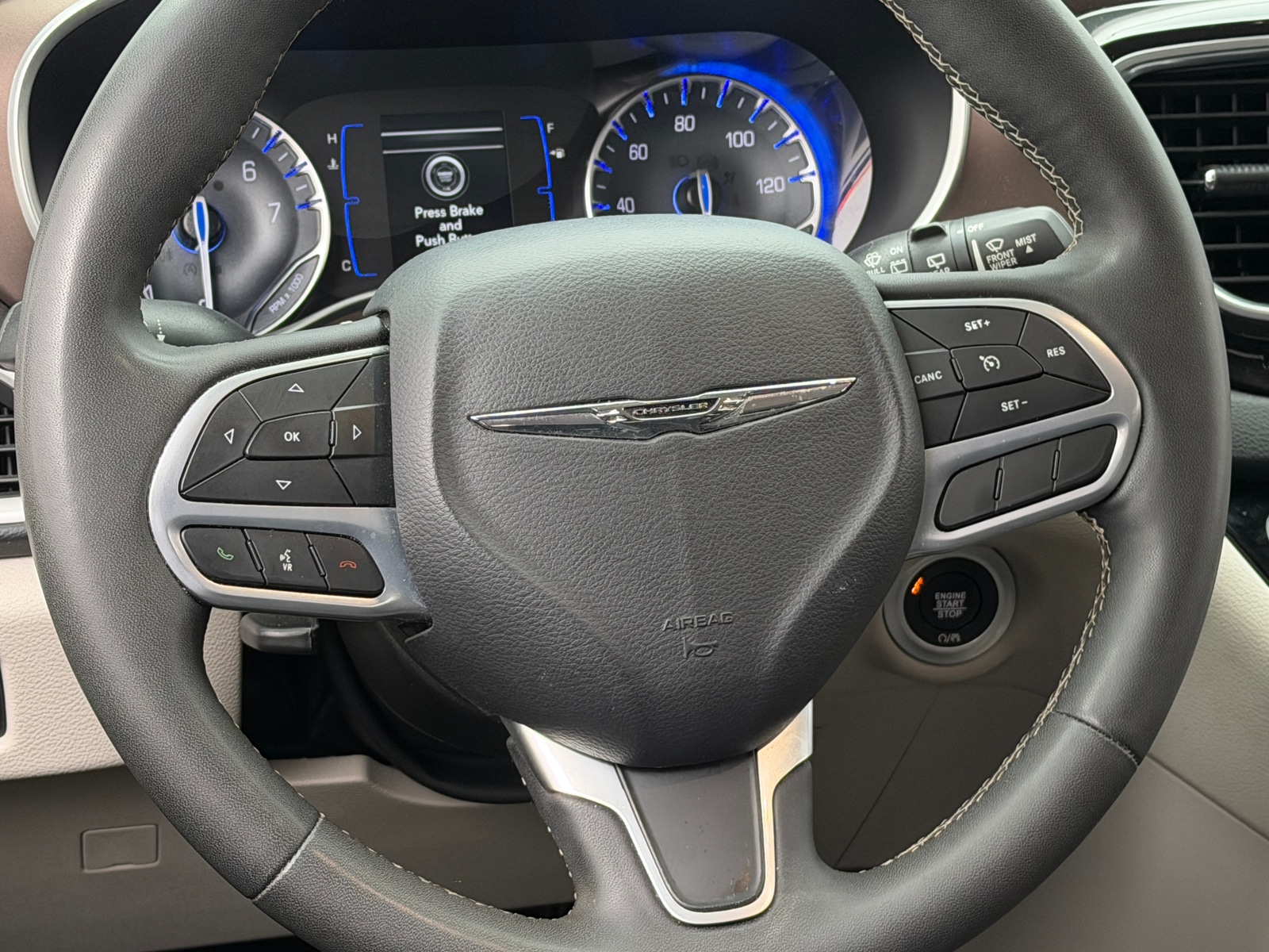 Thumbnail: 2023 Chrysler Voyager - 5