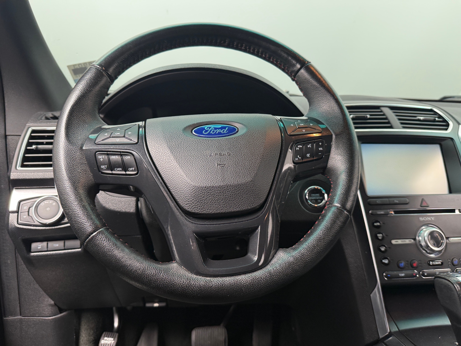 Thumbnail: 2016 Ford Explorer - 4