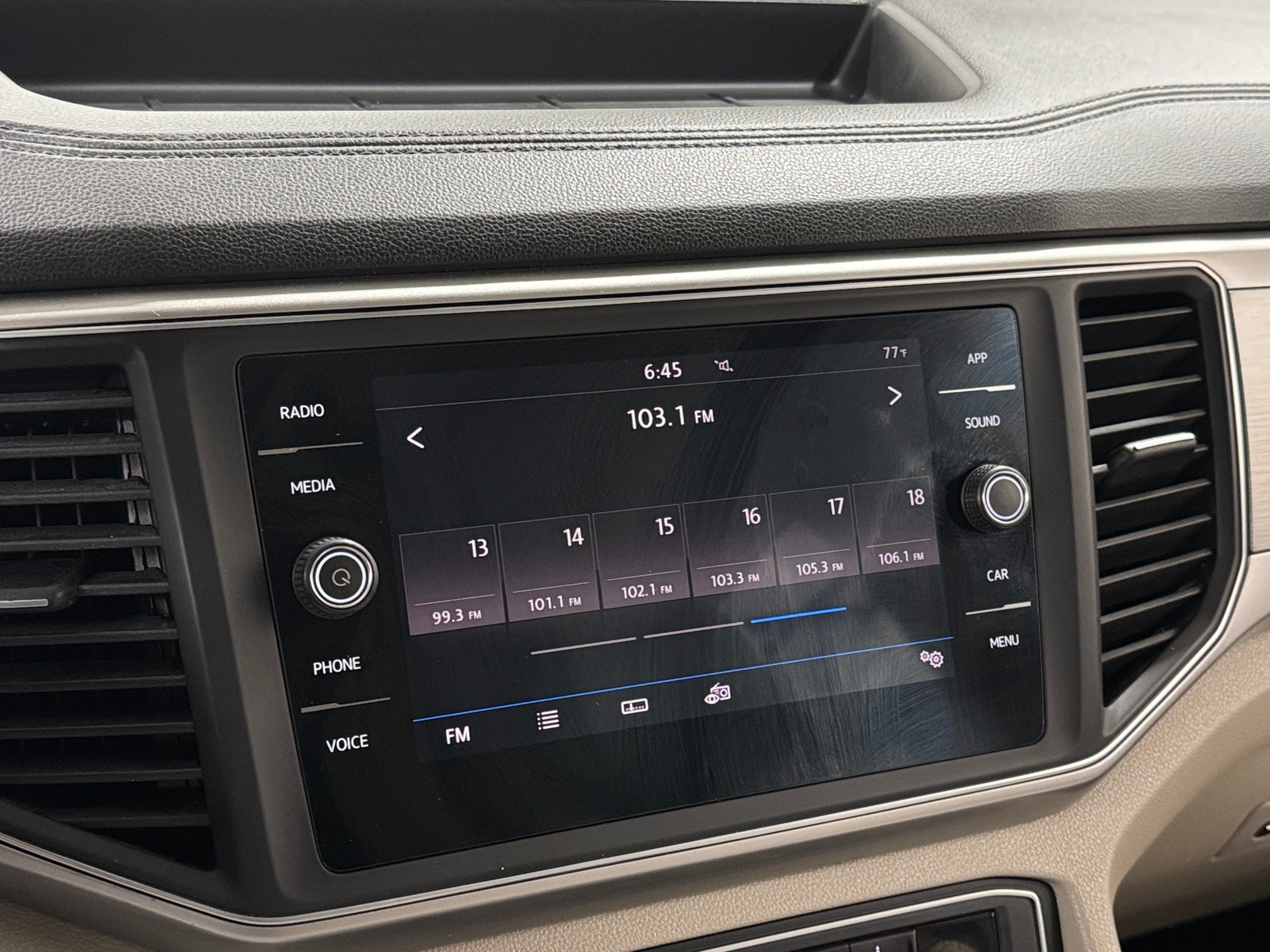Thumbnail: 2018 Volkswagen Atlas - 3