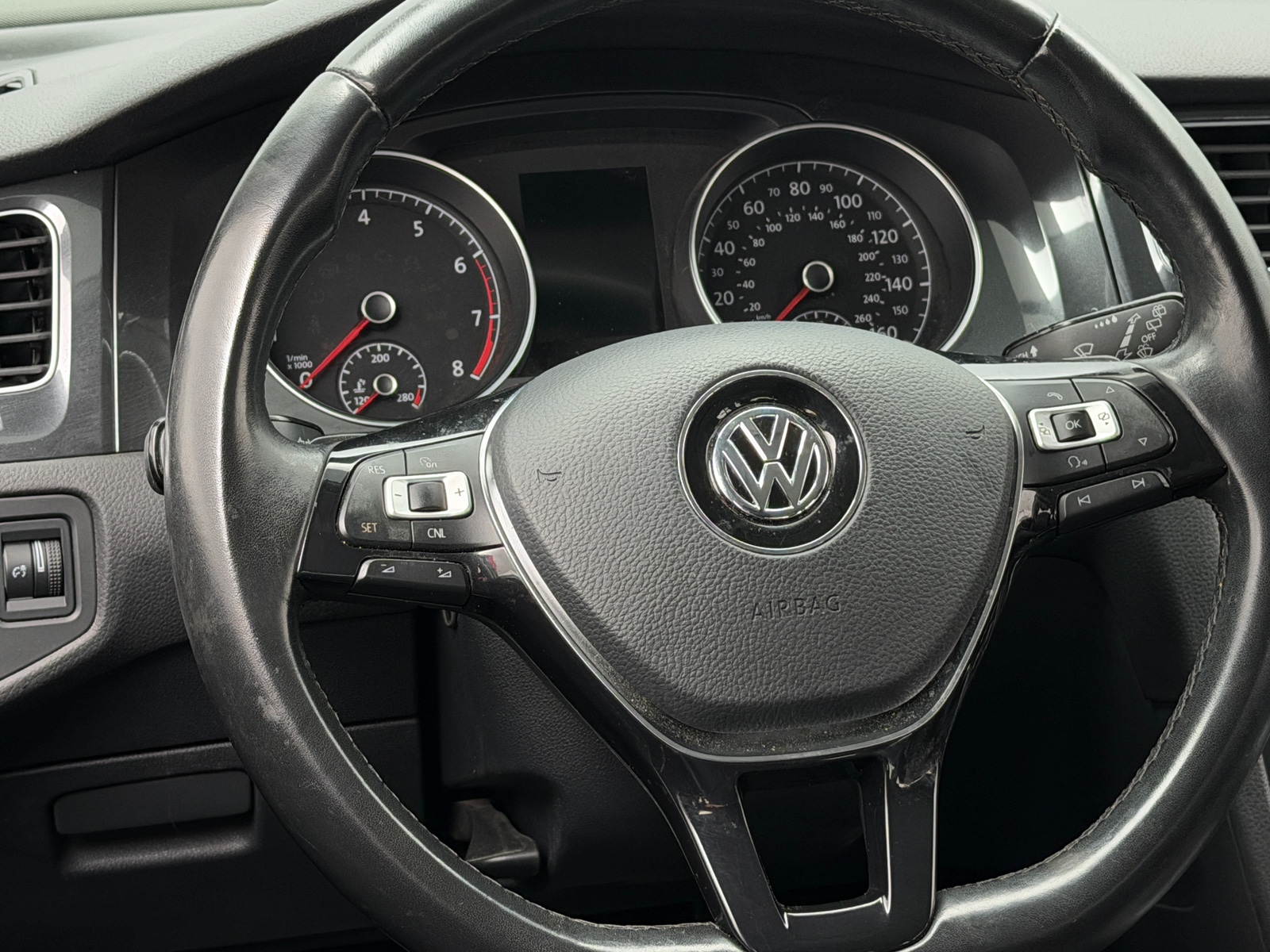 Thumbnail: 2018 Volkswagen e-Golf - 5
