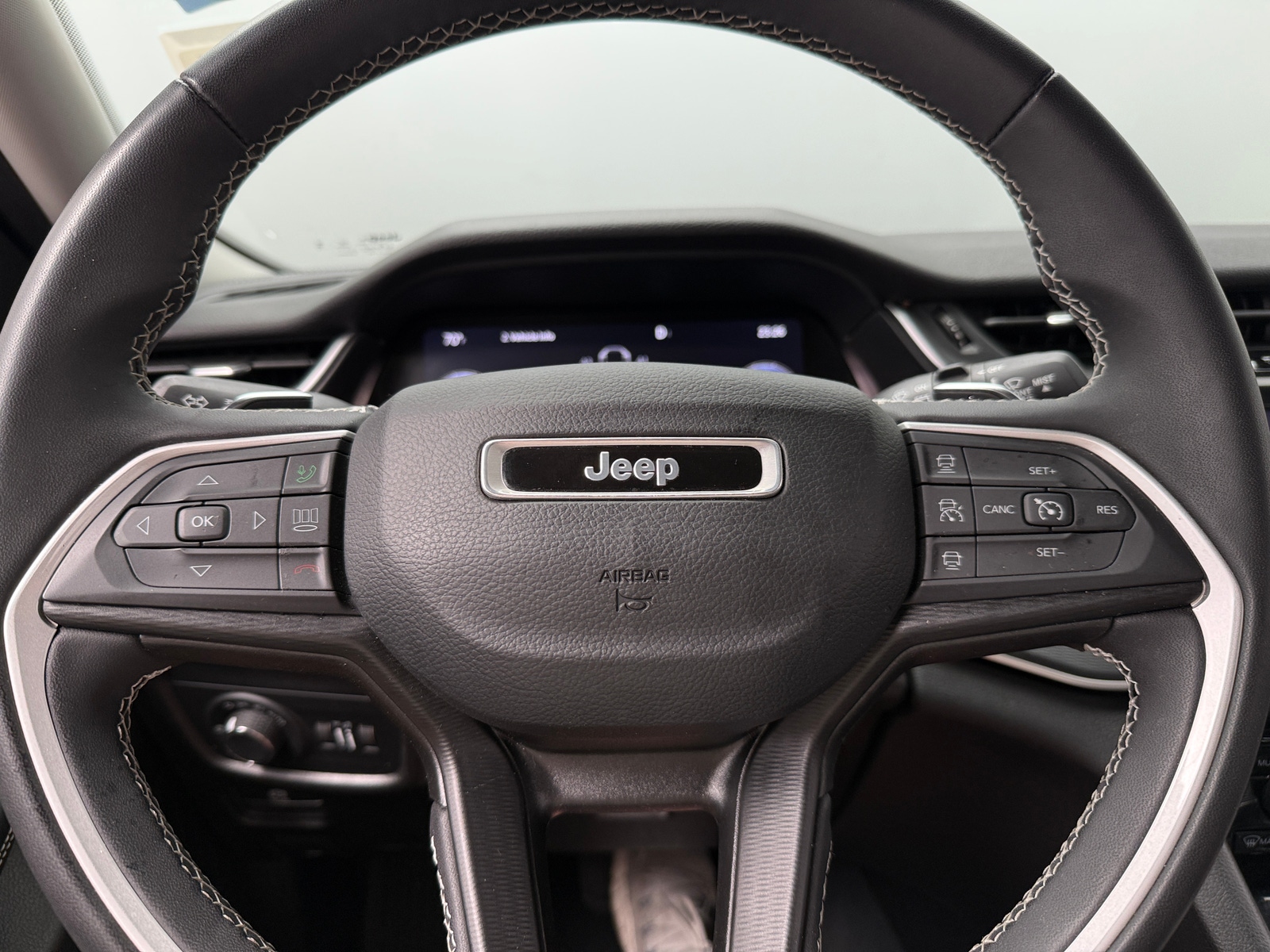 Thumbnail: 2023 Jeep Grand Cherokee L - 5