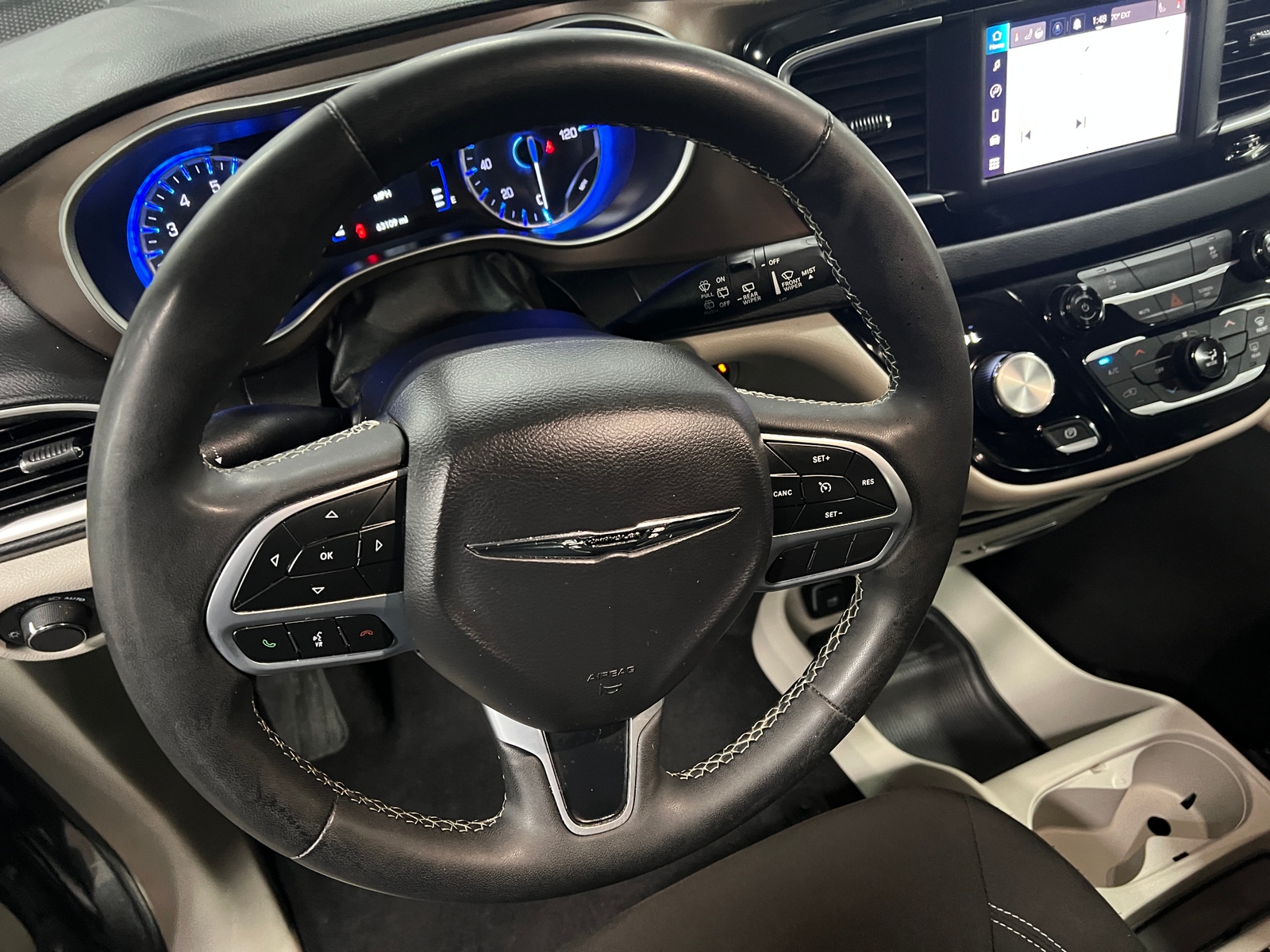 Thumbnail: 2023 Chrysler Voyager - 5