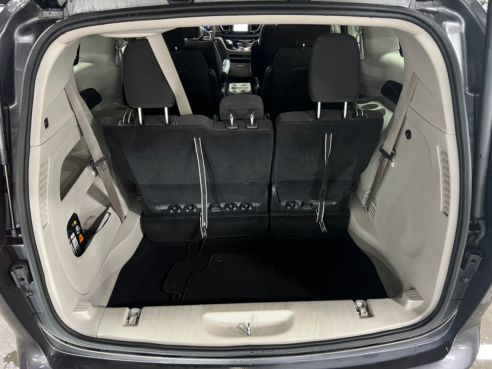 Thumbnail: 2023 Chrysler Voyager - 7