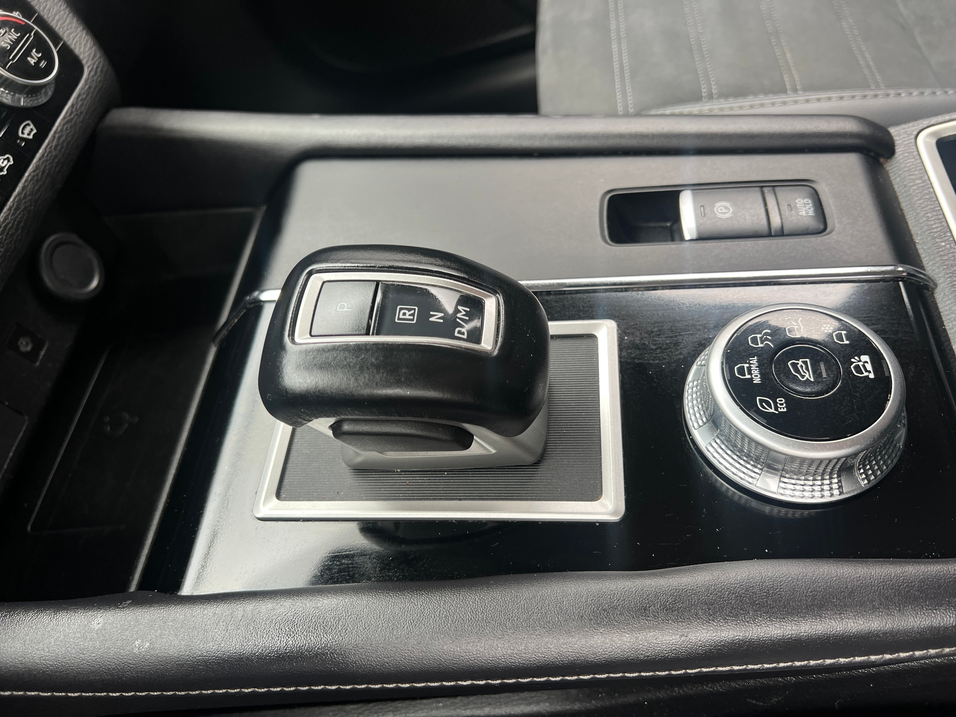 2024 Mitsubishi Outlander SE - Photo 7