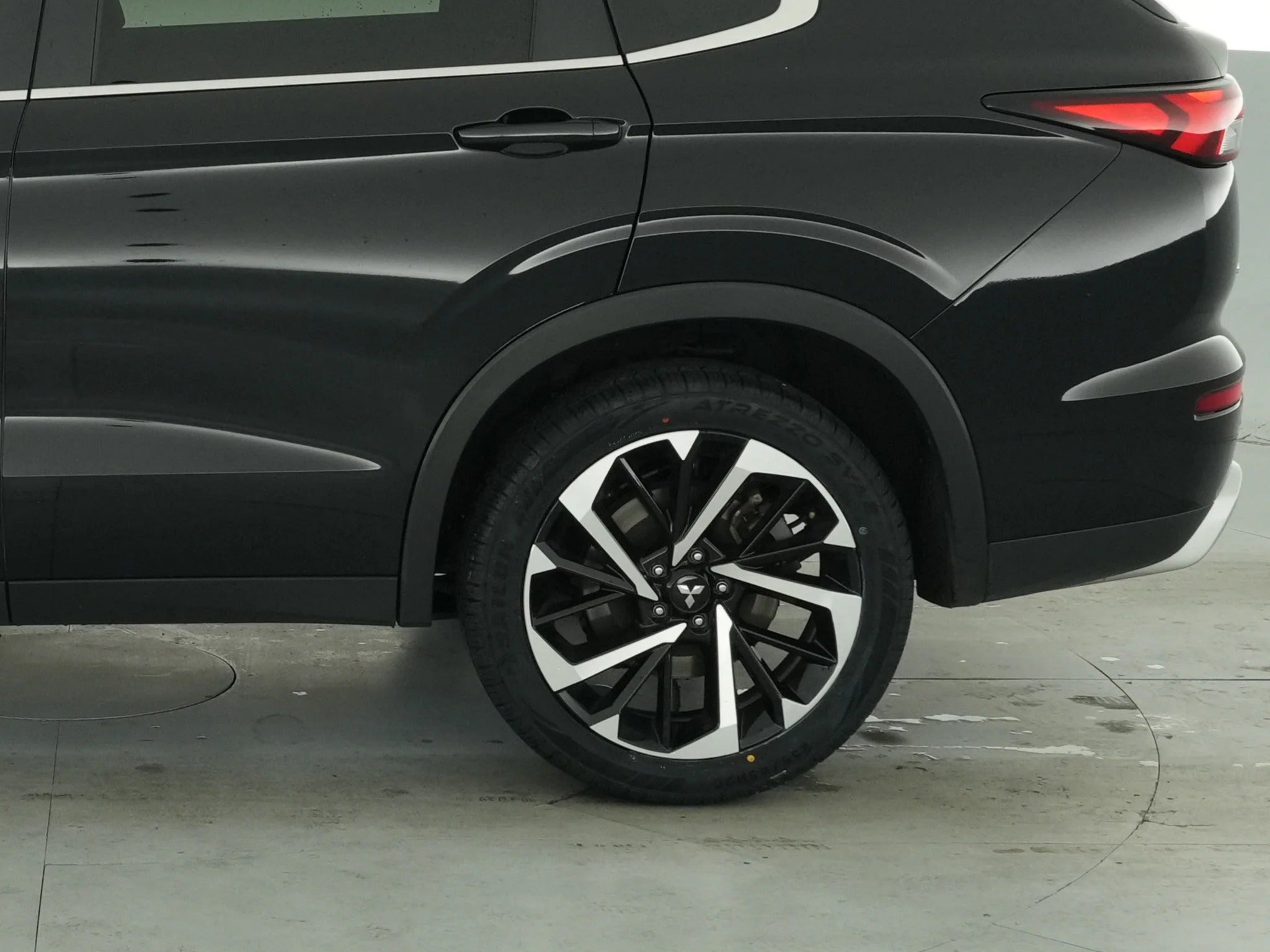 2024 Mitsubishi Outlander SE - Photo 18