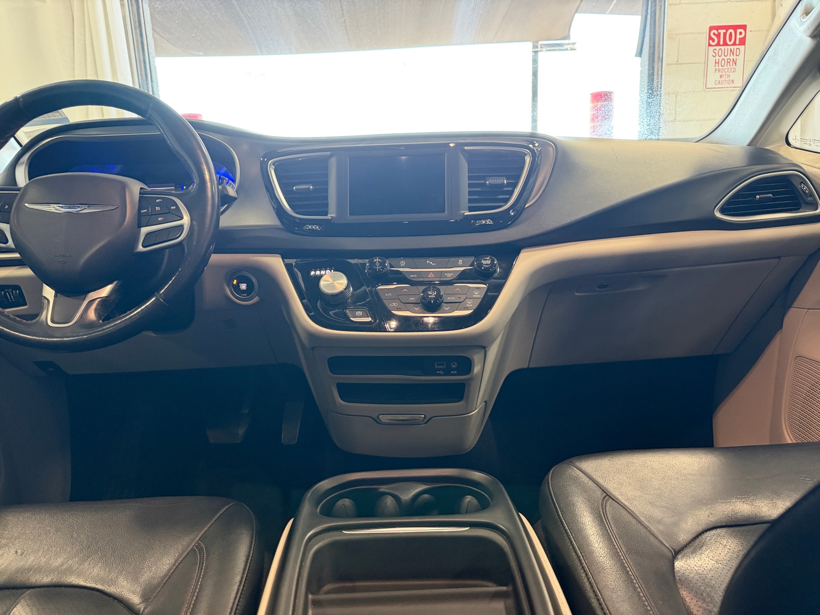 Thumbnail: 2020 Chrysler Pacifica - 3