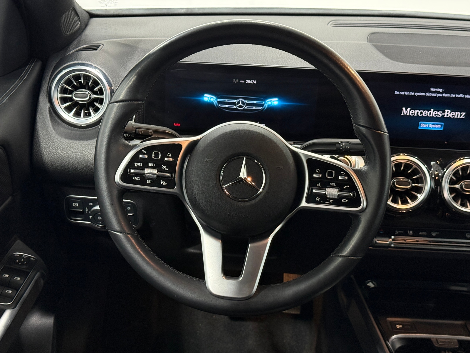 Thumbnail: 2022 Mercedes-Benz GLB - 4