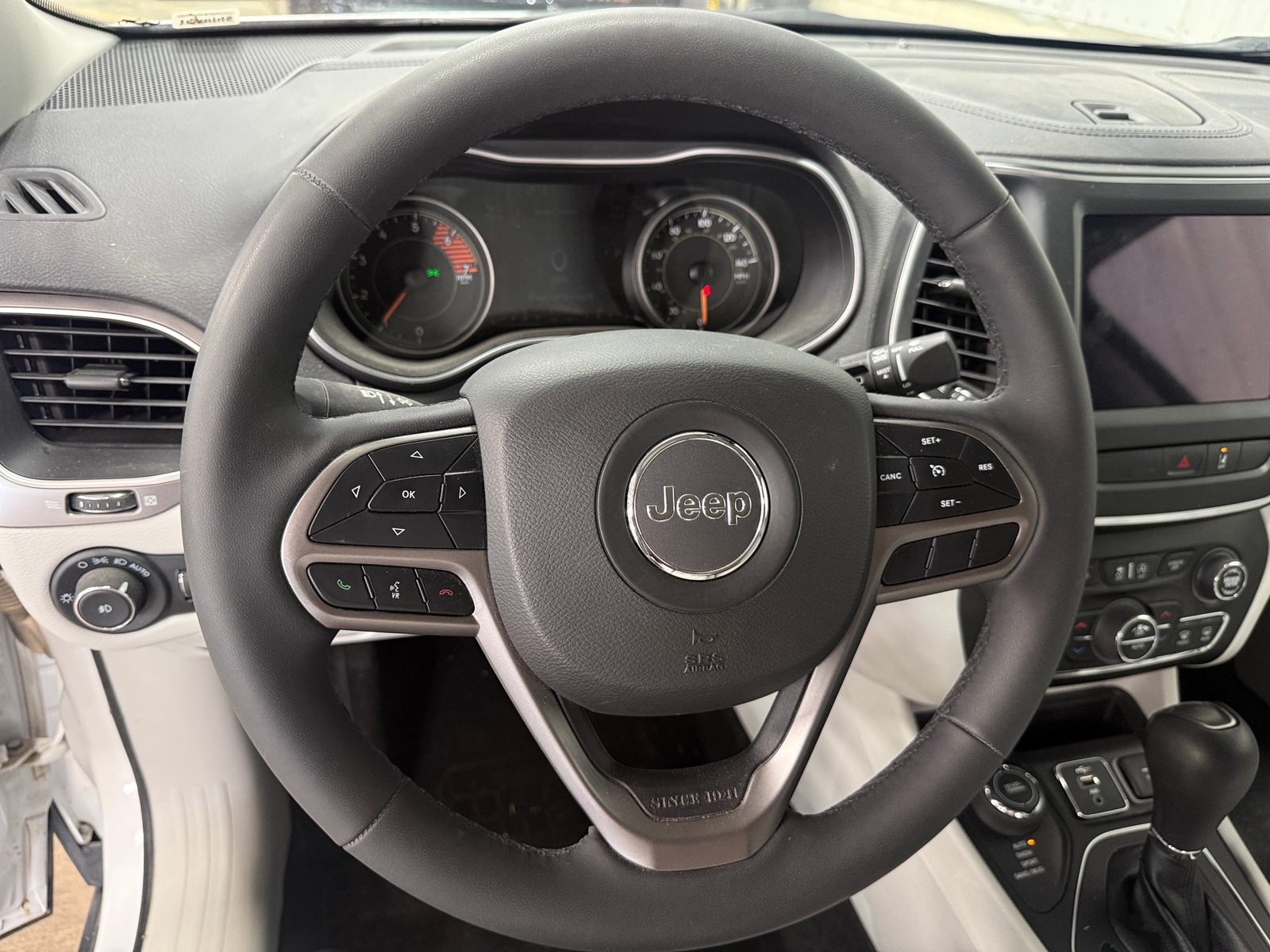 Thumbnail: 2022 Jeep Cherokee - 4