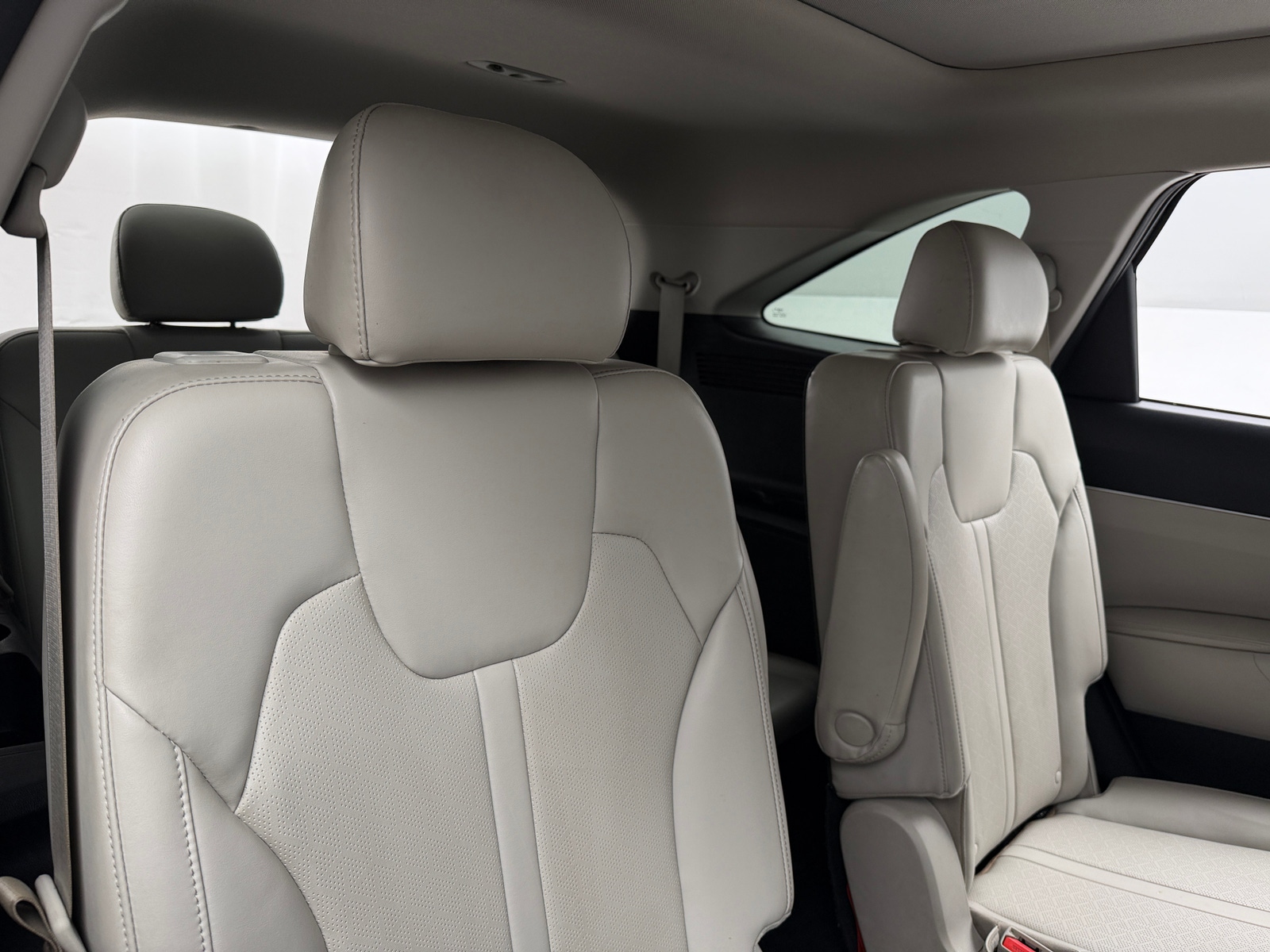 Thumbnail: 2022 Kia Sorento - 5