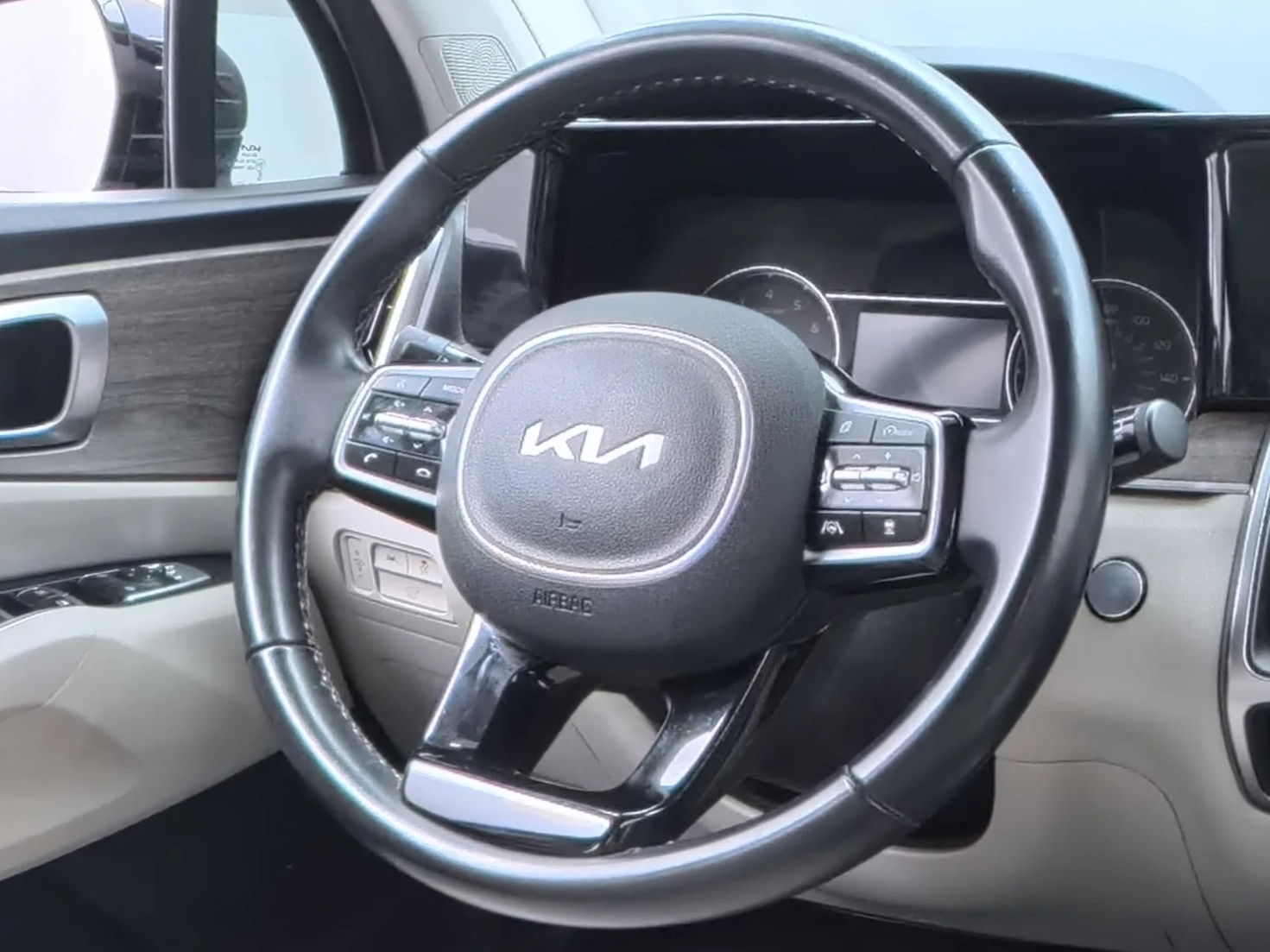 Thumbnail: 2022 Kia Sorento - 4