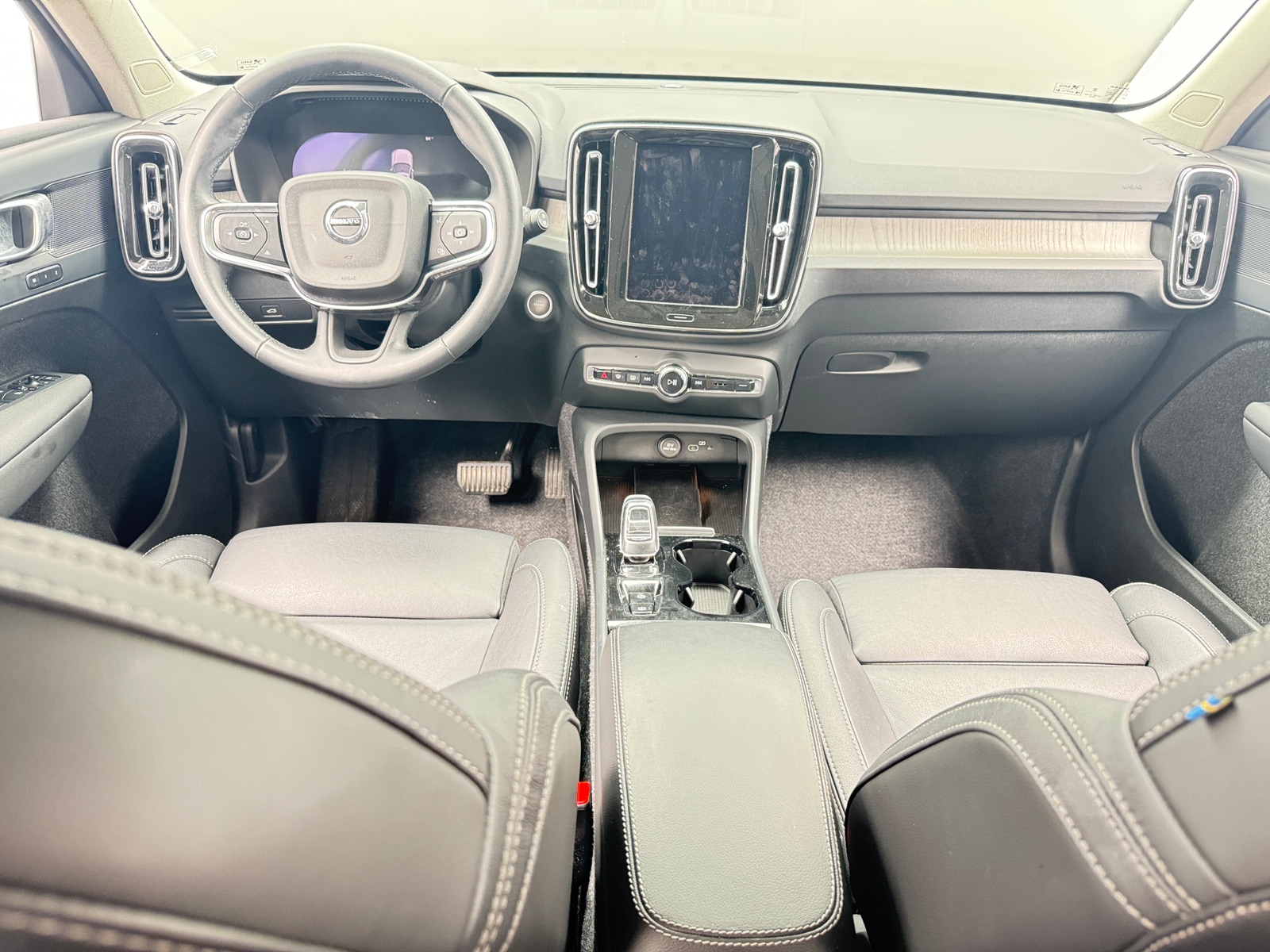 Thumbnail: 2025 Volvo XC40 - 2