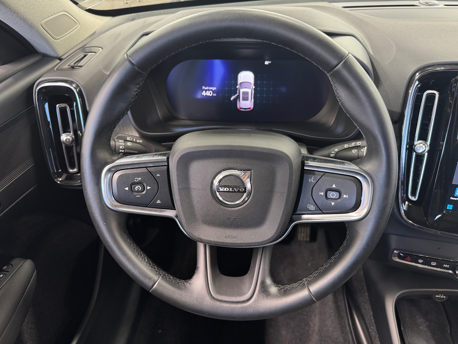 Thumbnail: 2025 Volvo XC40 - 4