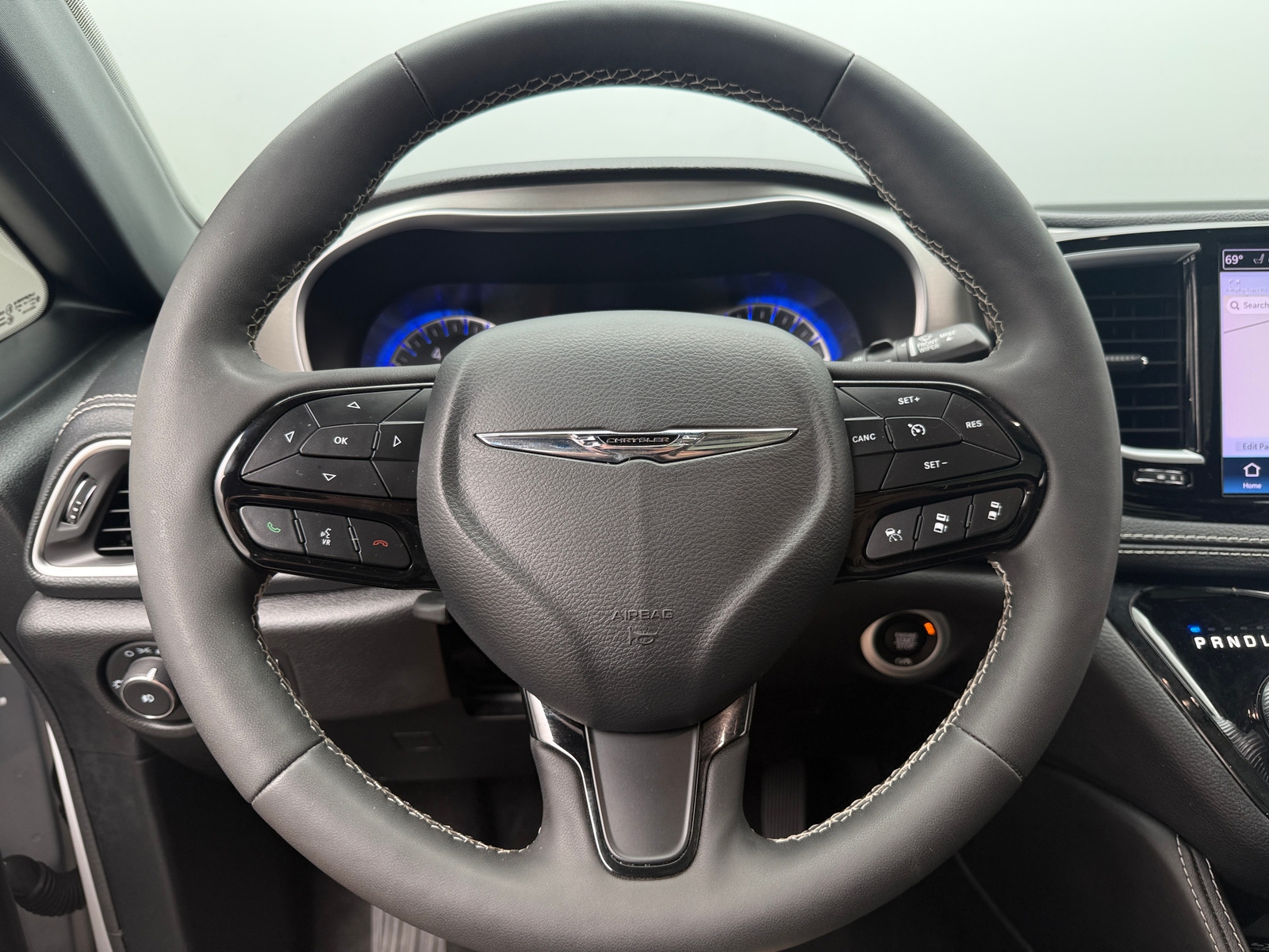 Thumbnail: 2024 Chrysler Pacifica - 4