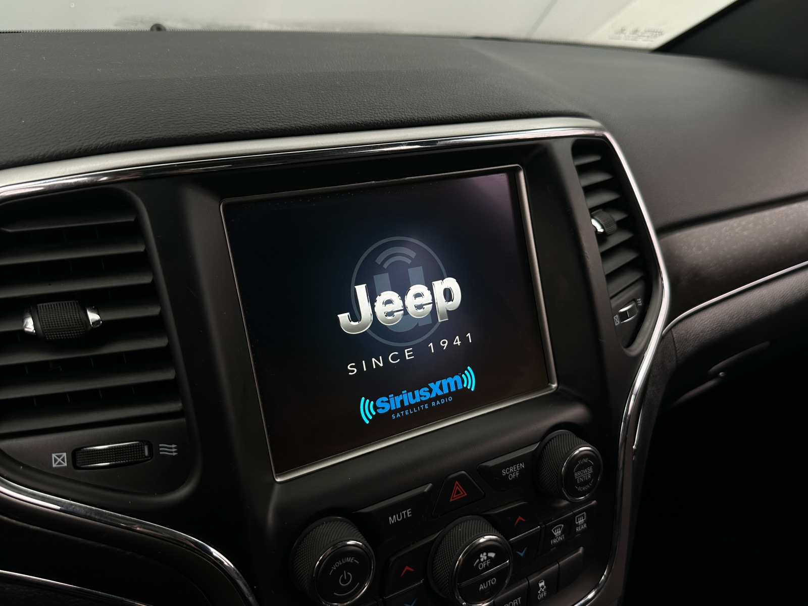 Thumbnail: 2018 Jeep Grand Cherokee - 3