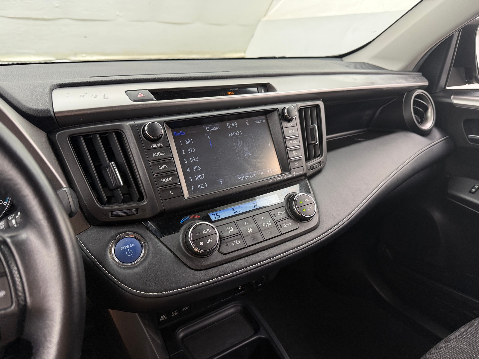 Thumbnail: 2016 Toyota RAV4 - 4