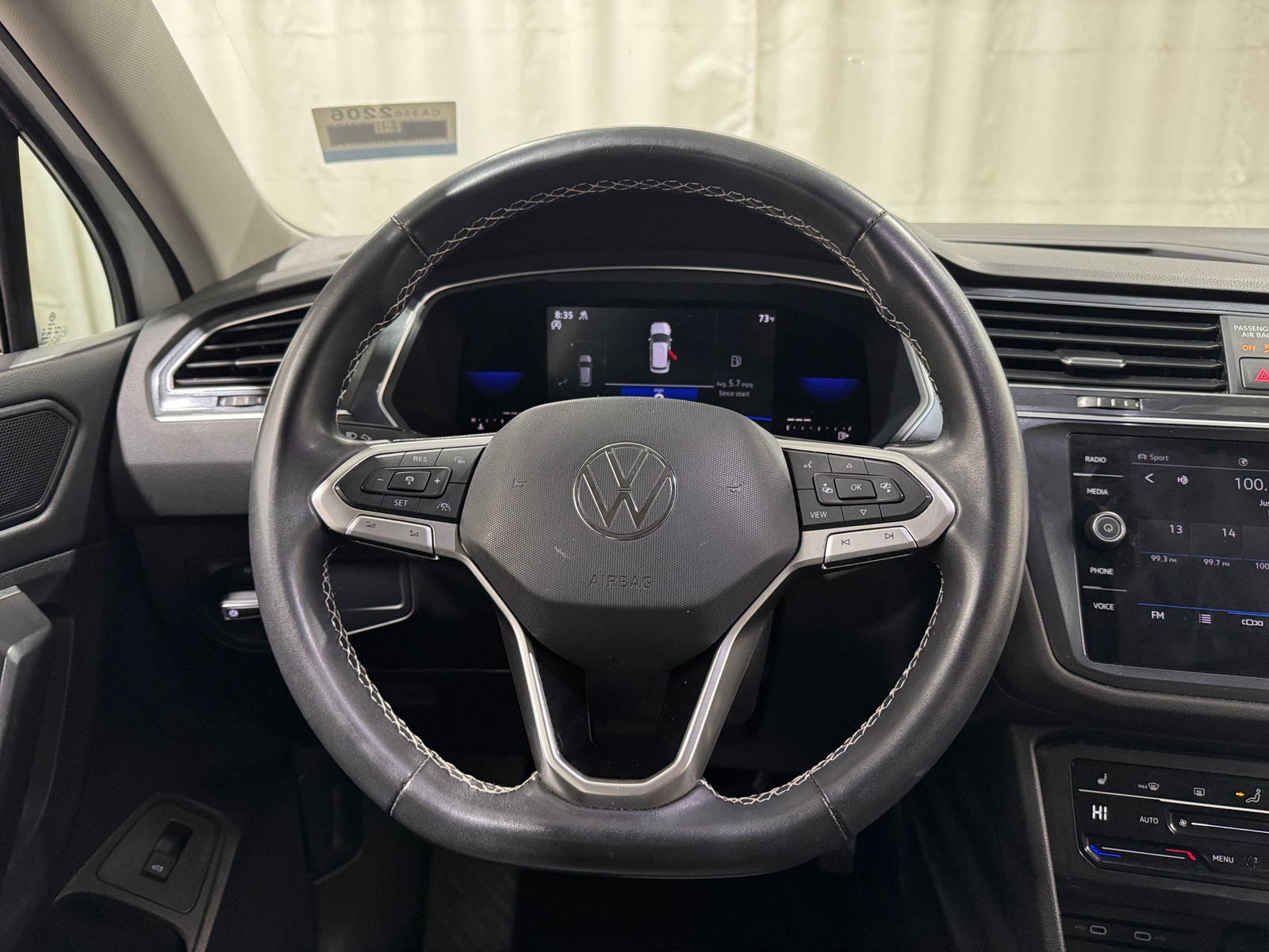 Thumbnail: 2022 Volkswagen Tiguan - 4