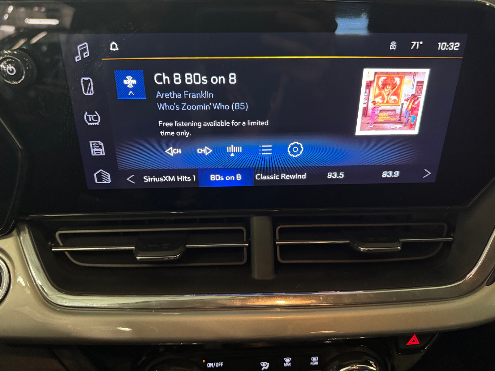 Thumbnail: 2025 Chevrolet Trax - 4