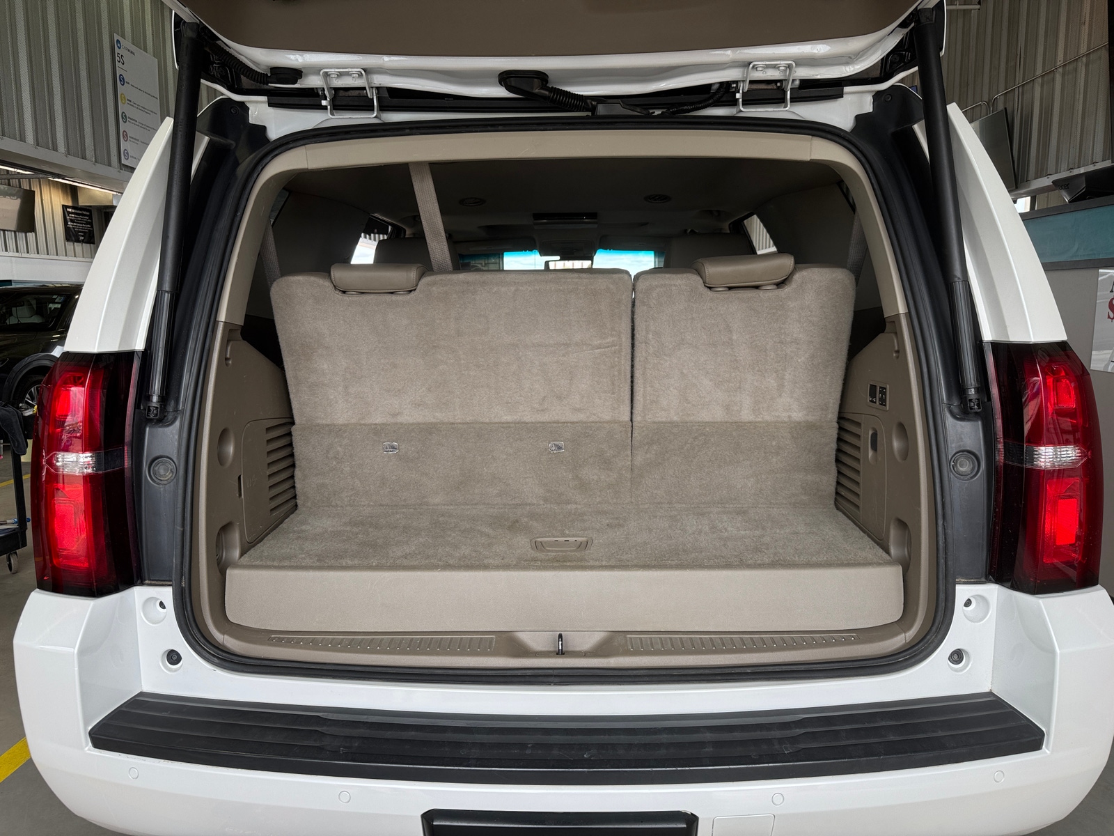 Thumbnail: 2016 Chevrolet Tahoe - 6