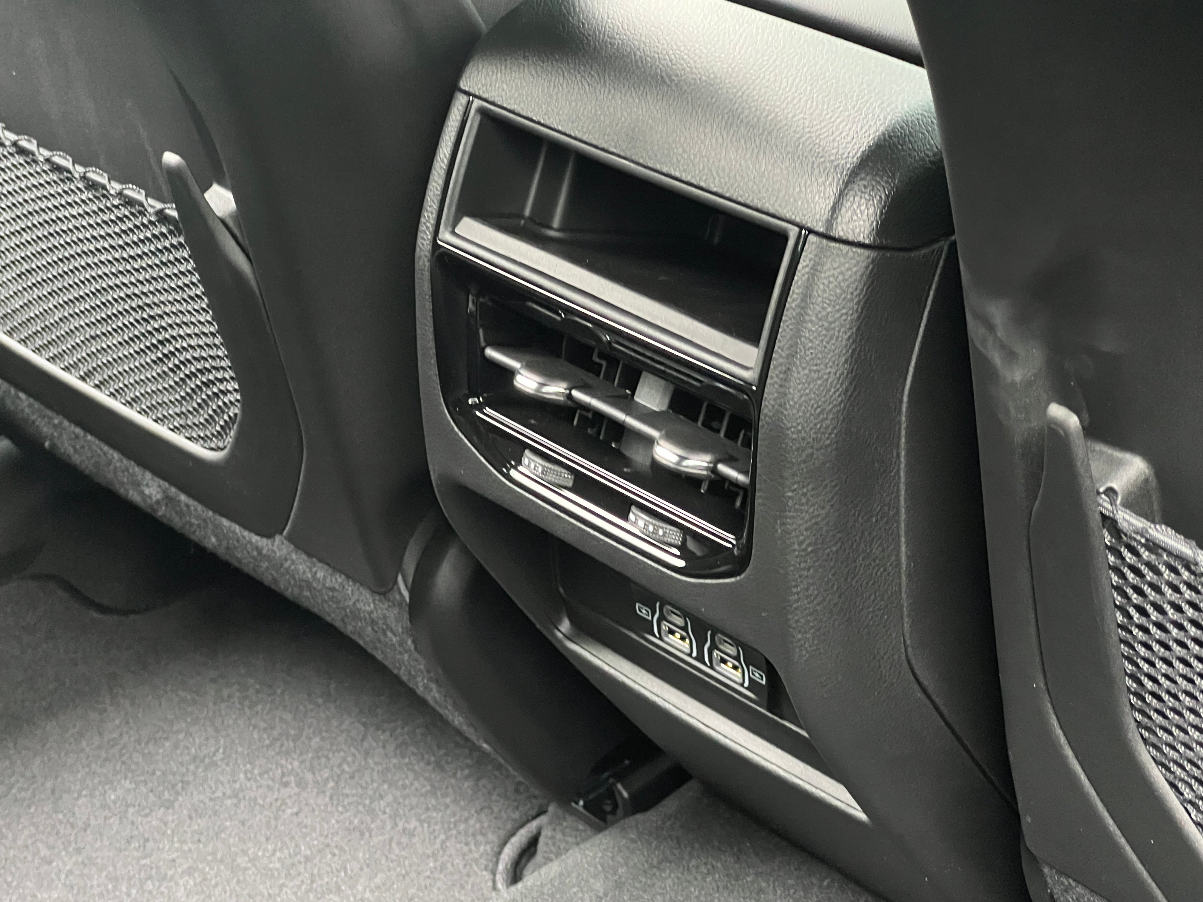 2026 Jeep Grand Cherokee Laredo's photo