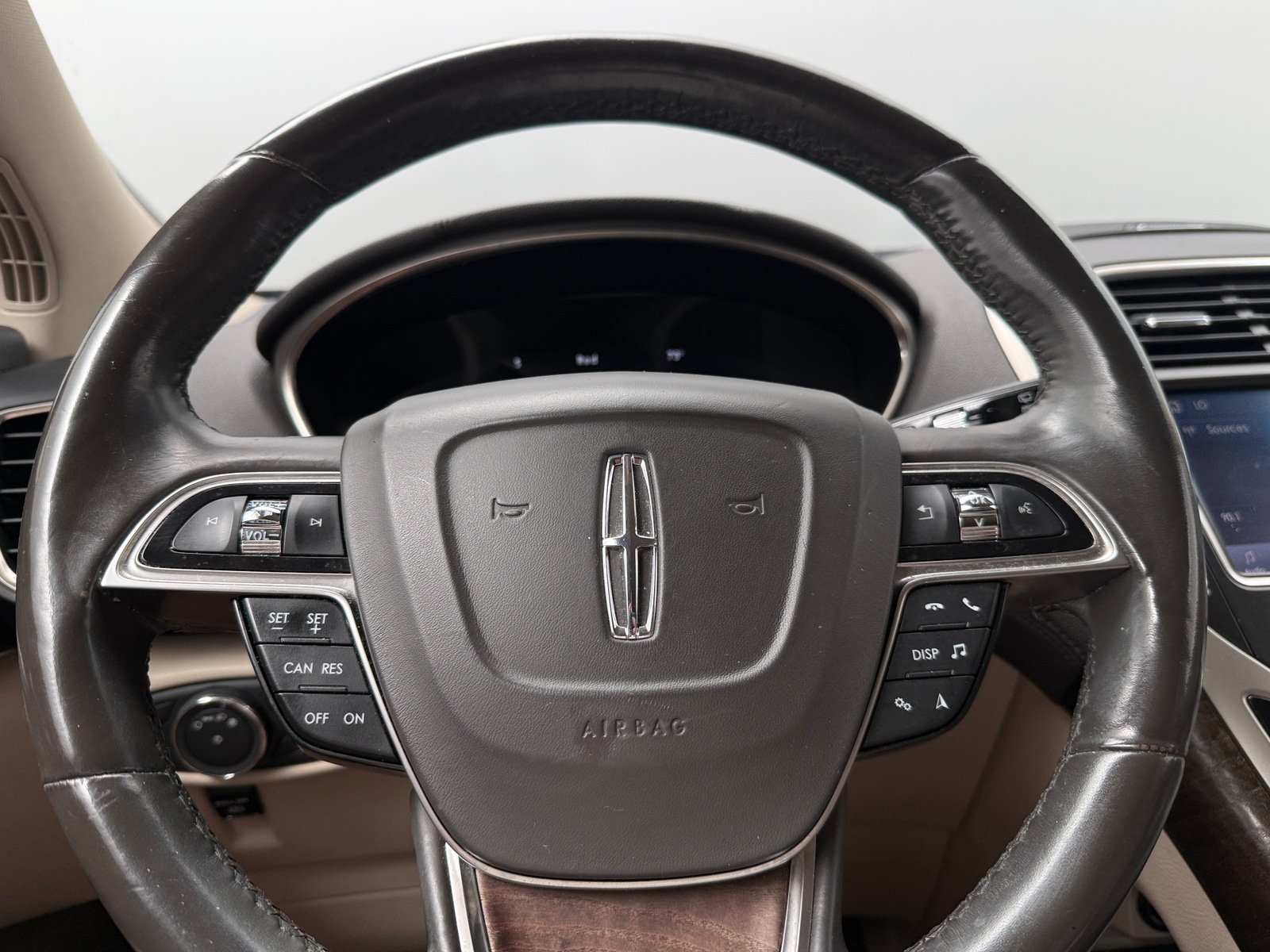 Thumbnail: 2019 Lincoln Nautilus - 4