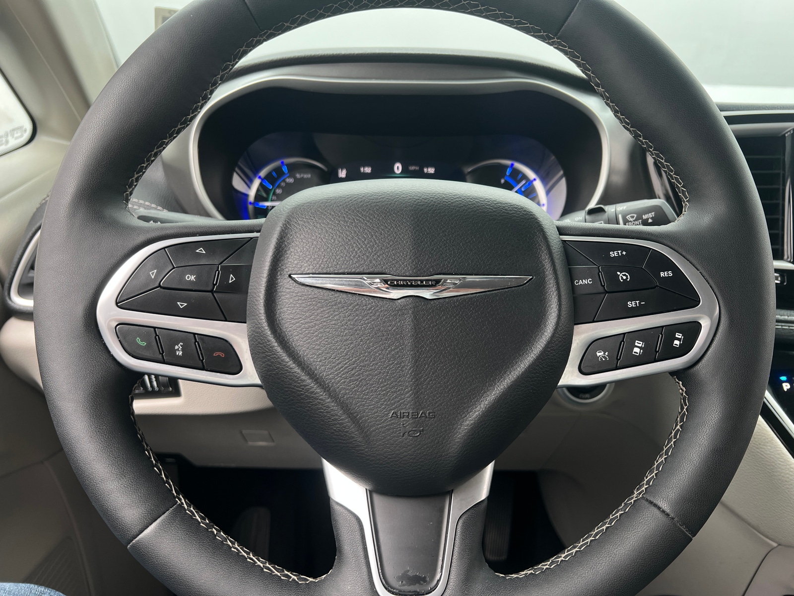 Thumbnail: 2024 Chrysler Pacifica - 4