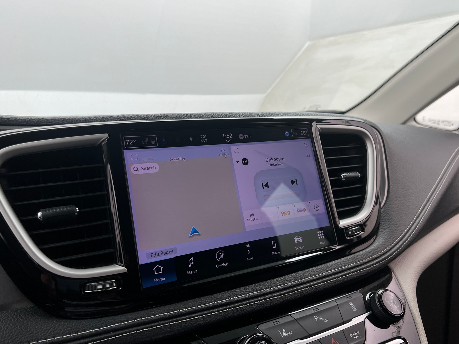 Thumbnail: 2024 Chrysler Pacifica - 3