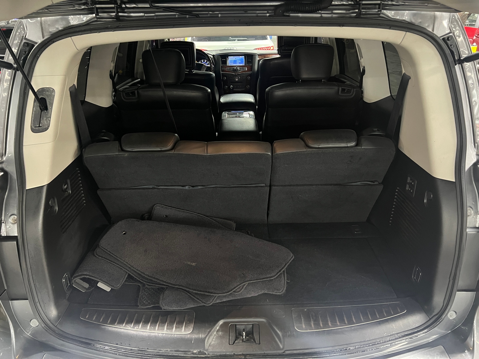 Thumbnail: 2017 INFINITI QX80 - 6