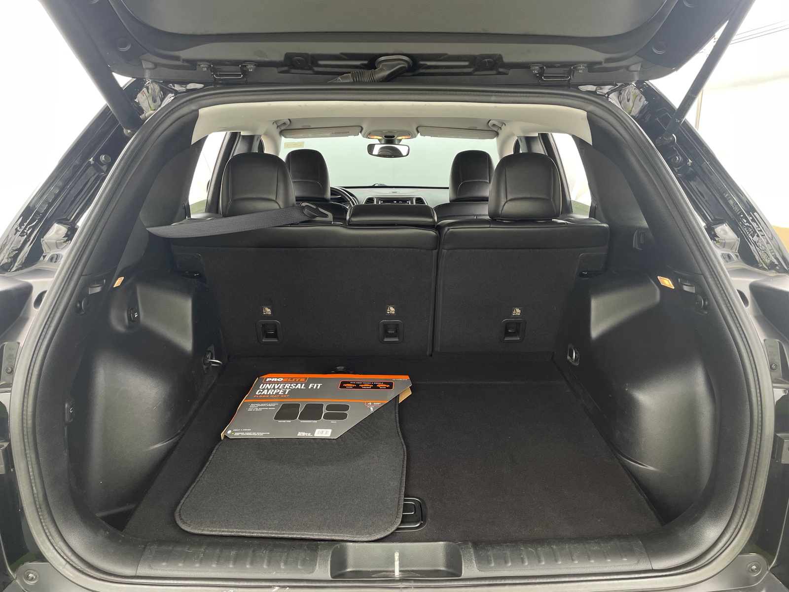 Thumbnail: 2019 Jeep Cherokee - 7