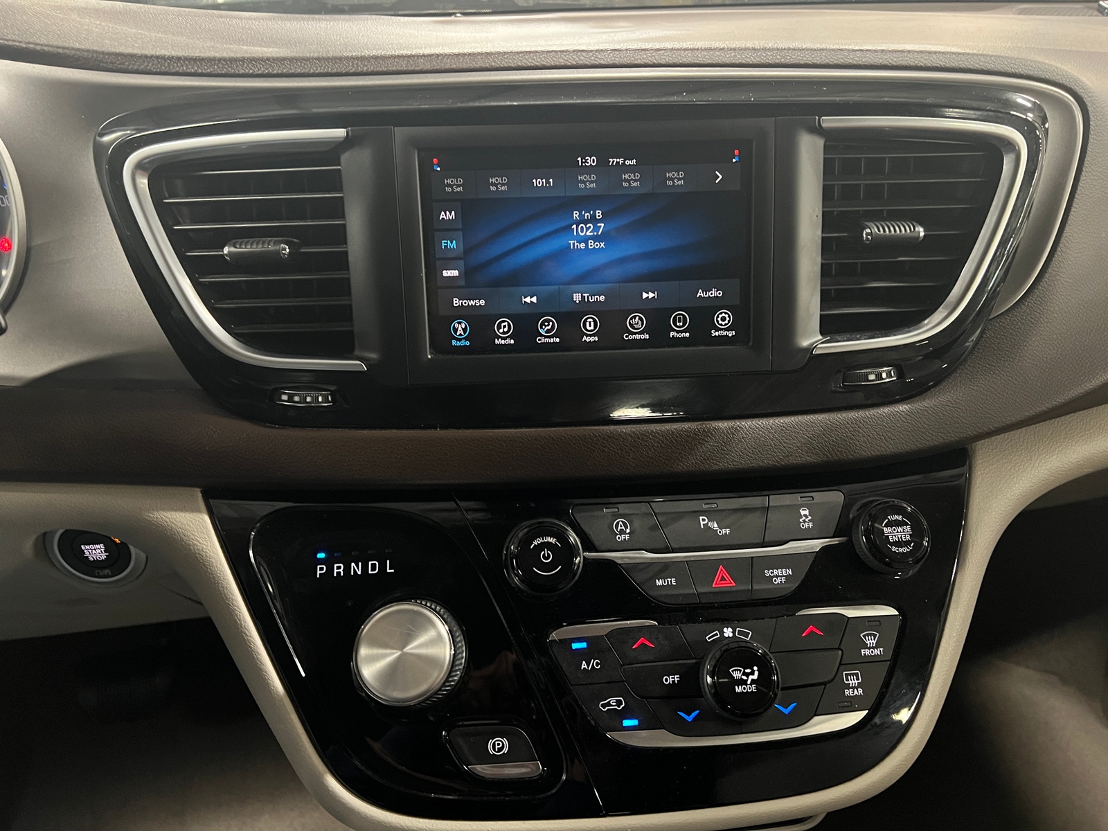 Thumbnail: 2020 Chrysler Voyager - 4