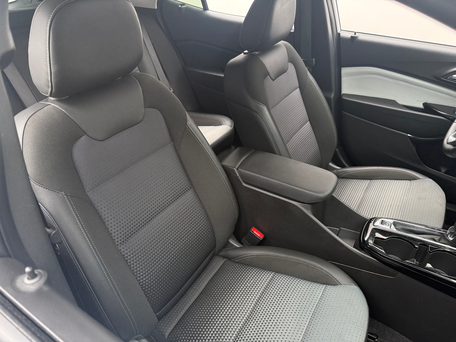 Thumbnail: 2025 Chevrolet Trax - 2