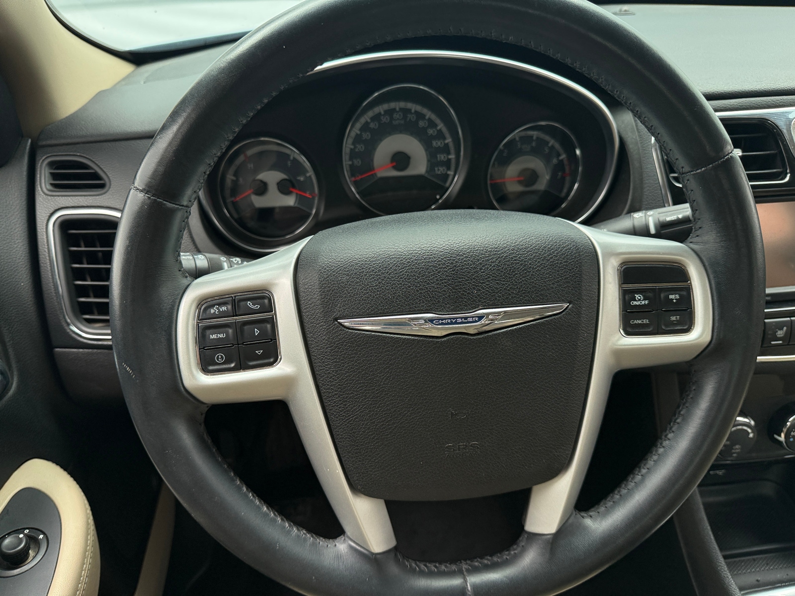 Thumbnail: 2013 Chrysler 200 - 4