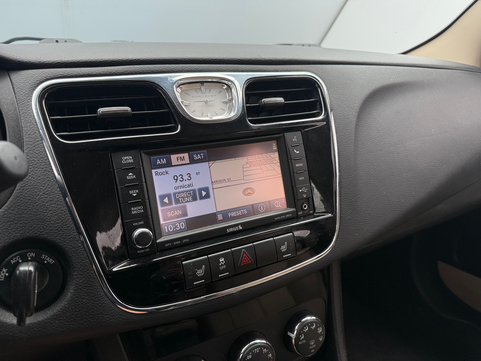 Thumbnail: 2013 Chrysler 200 - 3