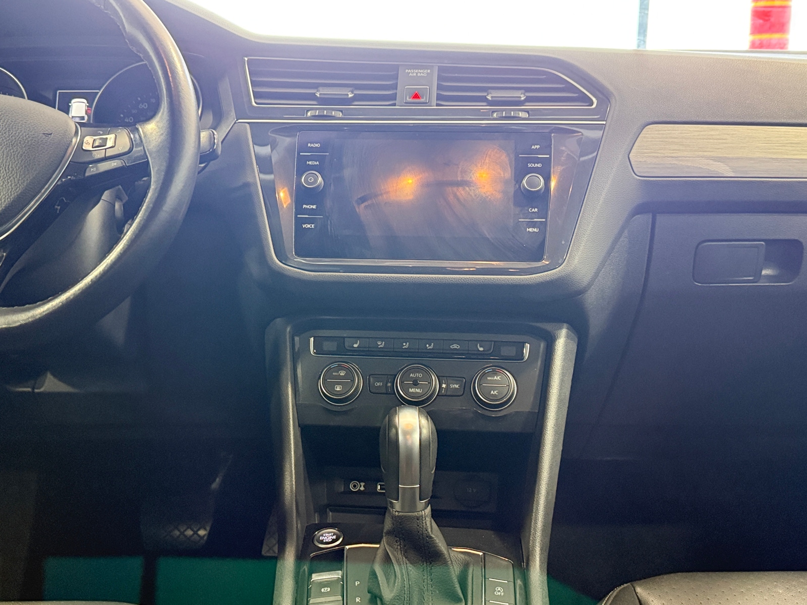 Thumbnail: 2018 Volkswagen Tiguan - 3
